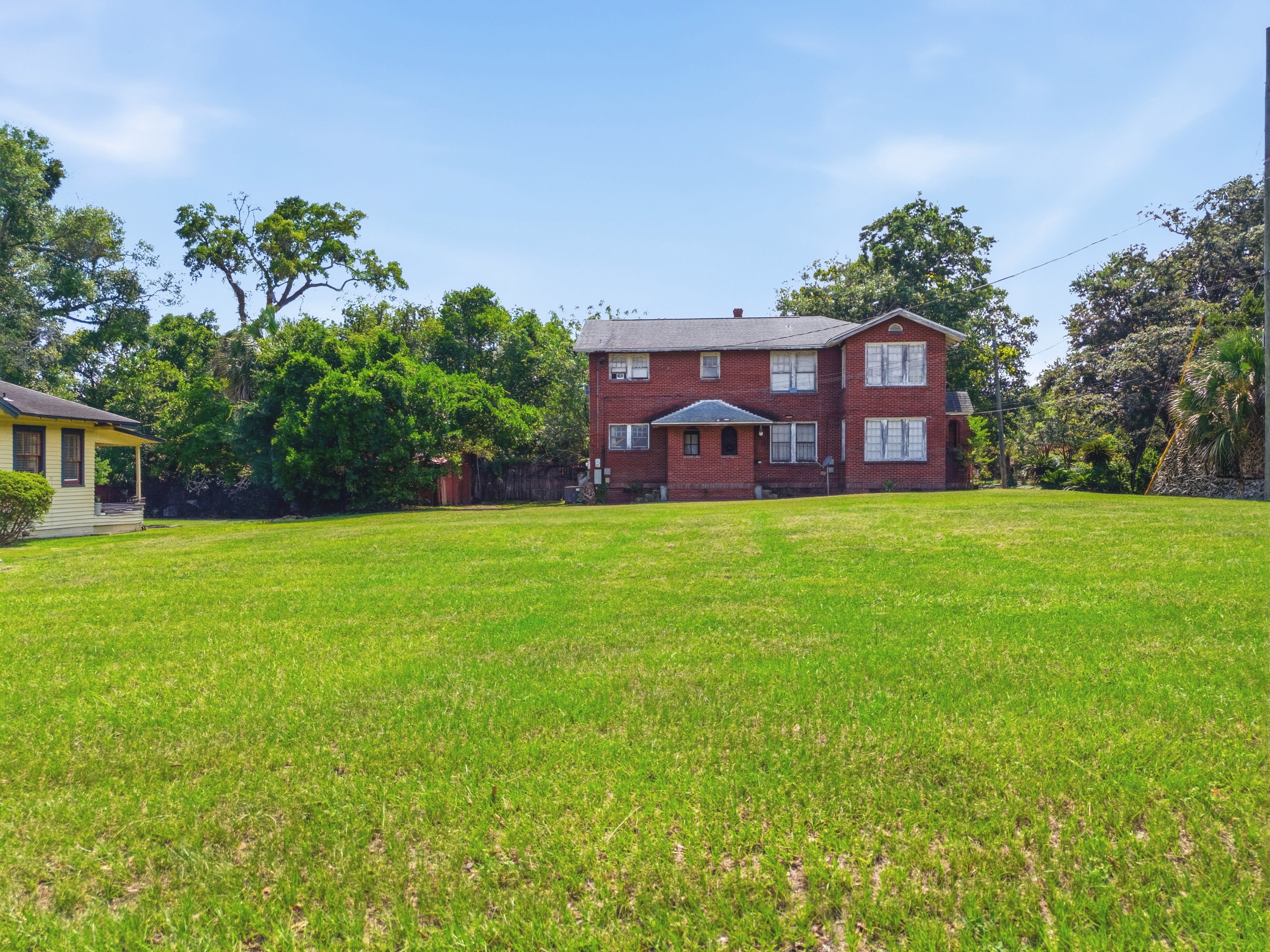  Rare Corner Parcel with Three-Lot Potential in Downton Pensacola - 物件實景