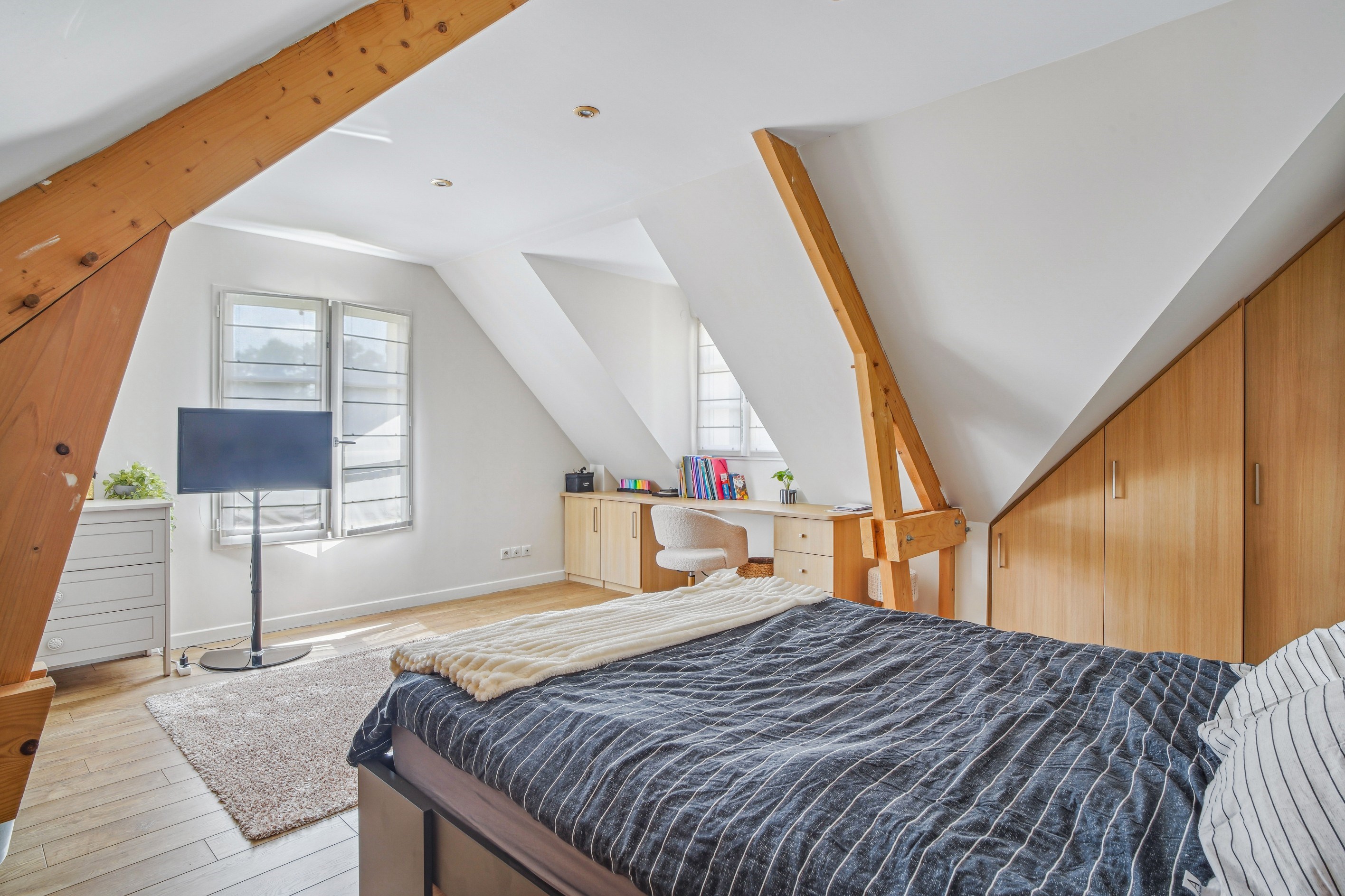  Exceptional property in the heart of Montfort l