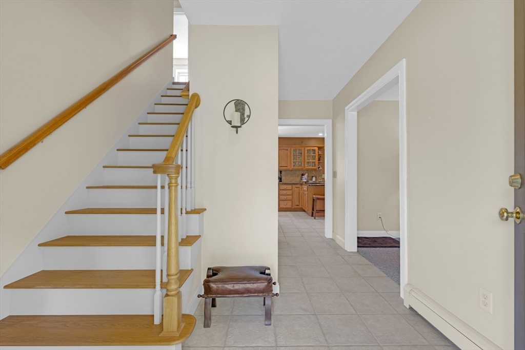 North Brookfield, Massachusetts, 01535, United States, 3 Bedrooms Bedrooms, ,3 BathroomsBathrooms,Residential,For Sale,1905631