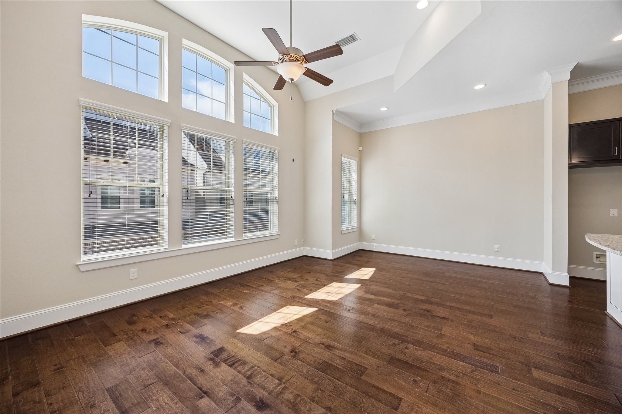  8306 Ginger Oak Street - 物件實景