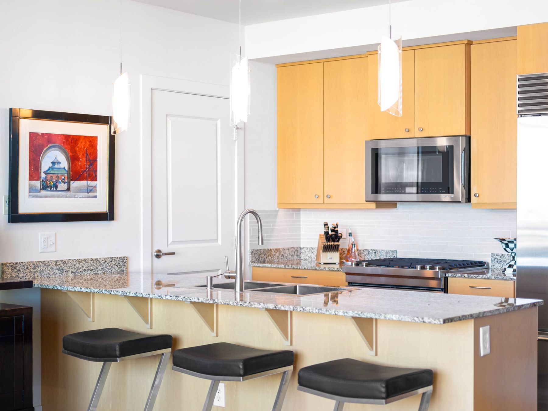  Two Parking Spaces and One of Largest Living/Dining Spaces Downtown - 物件實景