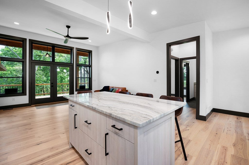 Ellijay, Georgia, 30540, United States, 3 Bedrooms Bedrooms, ,3 BathroomsBathrooms,Residential,For Sale,1840350