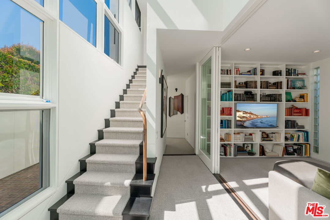 Malibu, California, 90265, United States, 4 Bedrooms Bedrooms, ,6 BathroomsBathrooms,Residential,For Sale,1912115