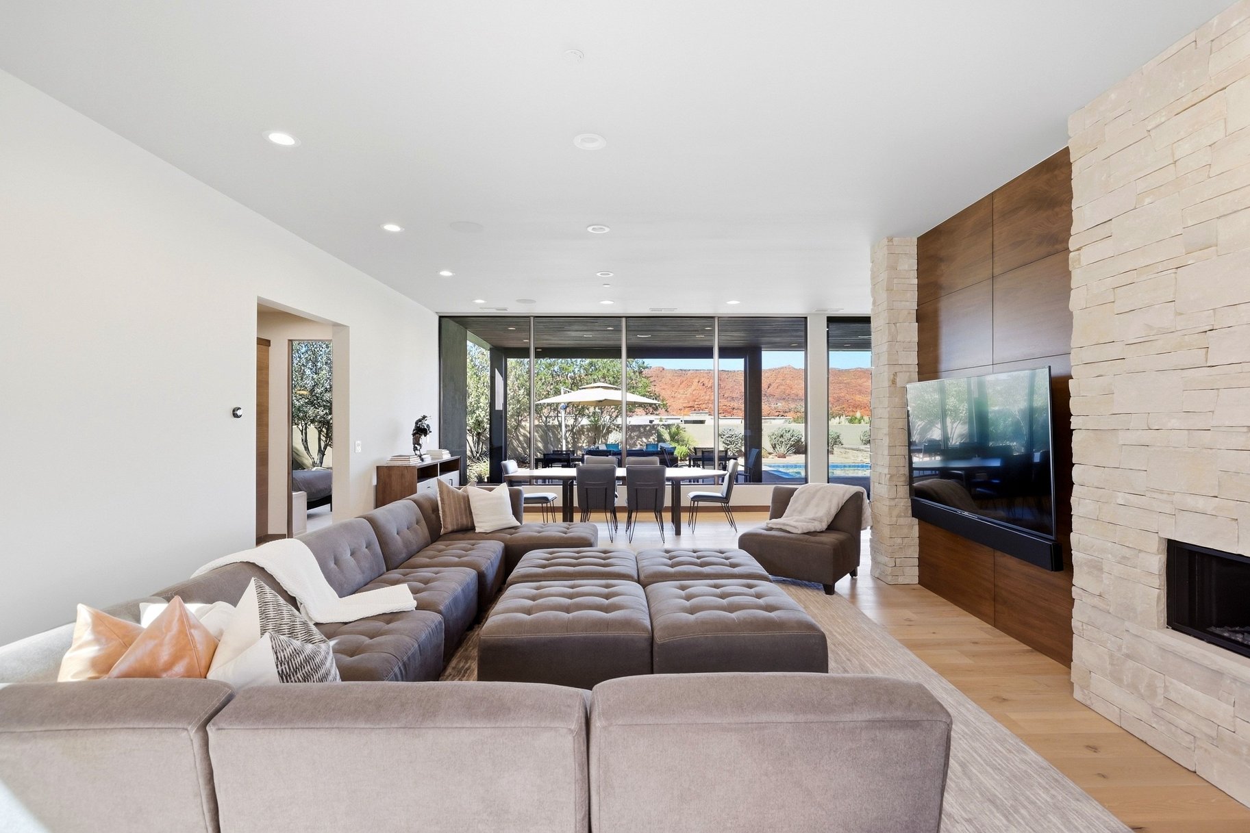  Warm Desert Modern Single Level Living in the Gated side of the Ledges Course - 物件實景