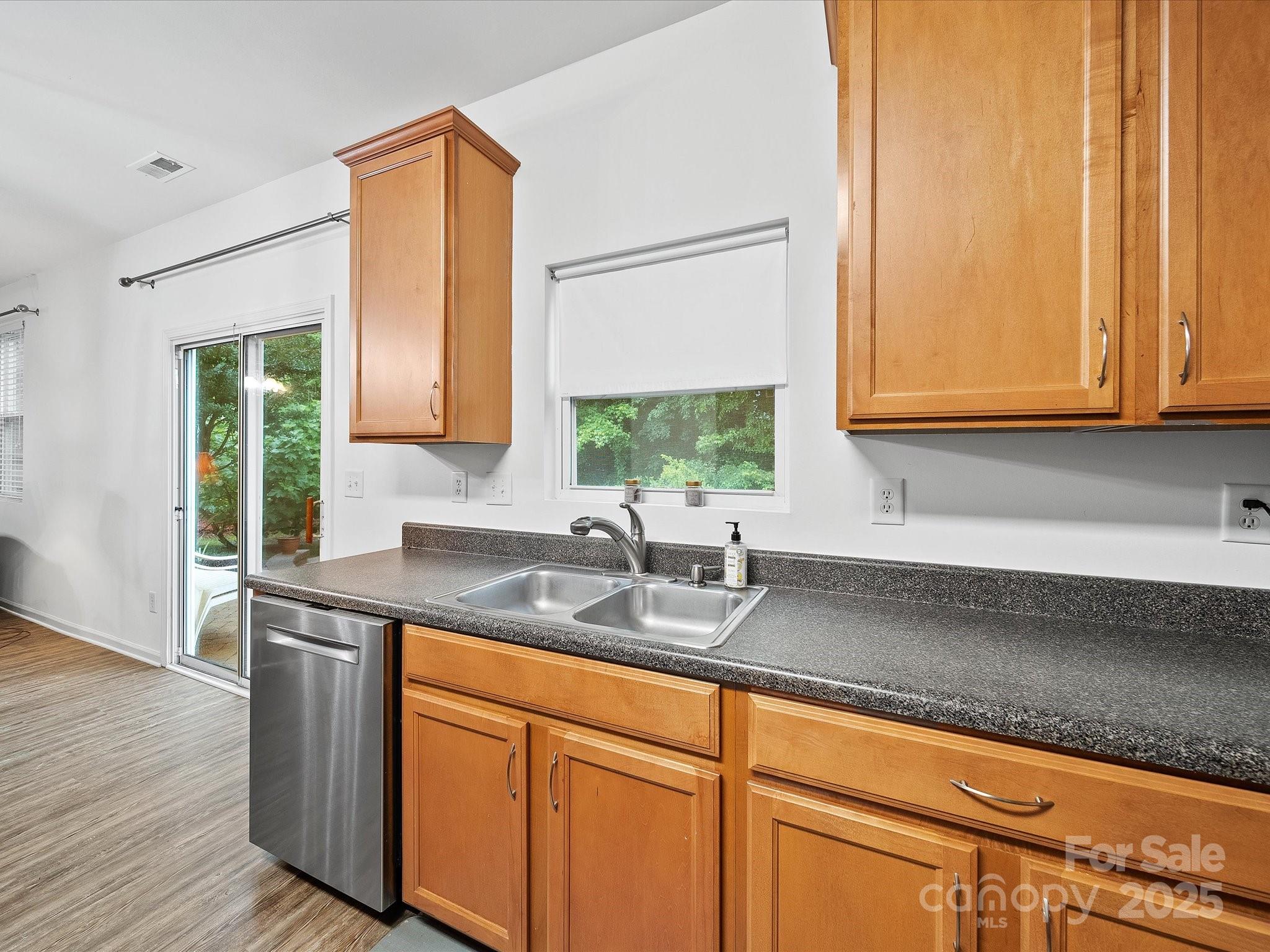 Matthews, North Carolina, 28105, United States, 4 Bedrooms Bedrooms, ,3 BathroomsBathrooms,Residential,For Sale,1865388