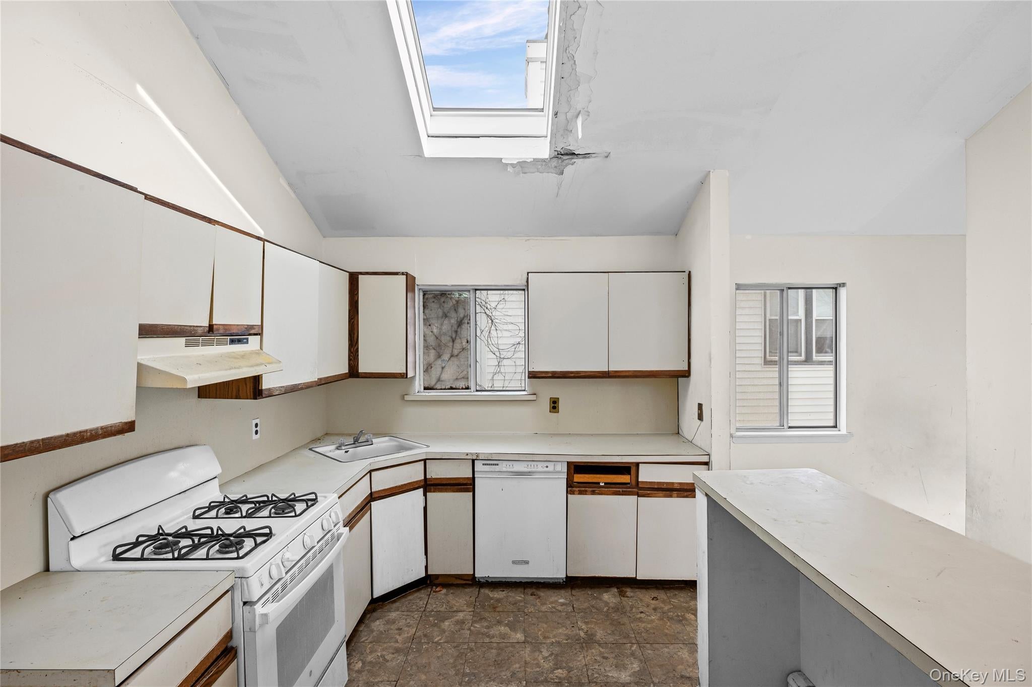 Long Beach, New York, 11561, United States, 5 Bedrooms Bedrooms, ,3 BathroomsBathrooms,Residential,For Sale,2002844