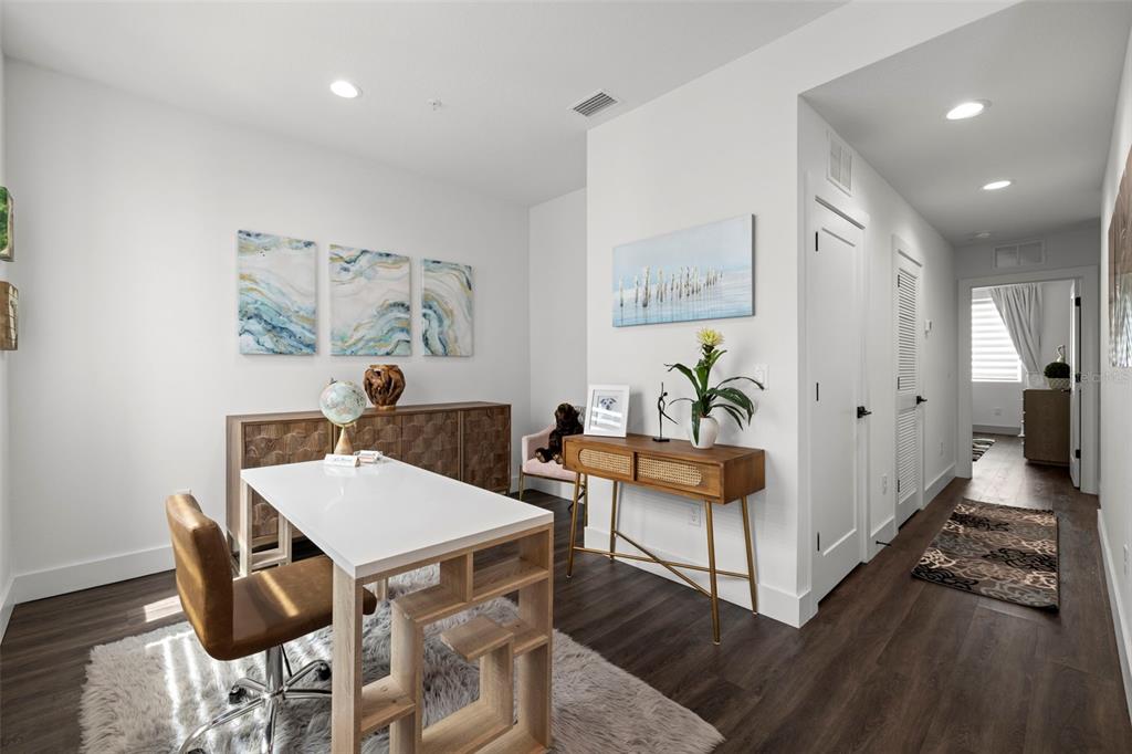 St Petersburg, Florida, 33701, United States, 2 Bedrooms Bedrooms, ,3 BathroomsBathrooms,Residential,For Sale,1994589