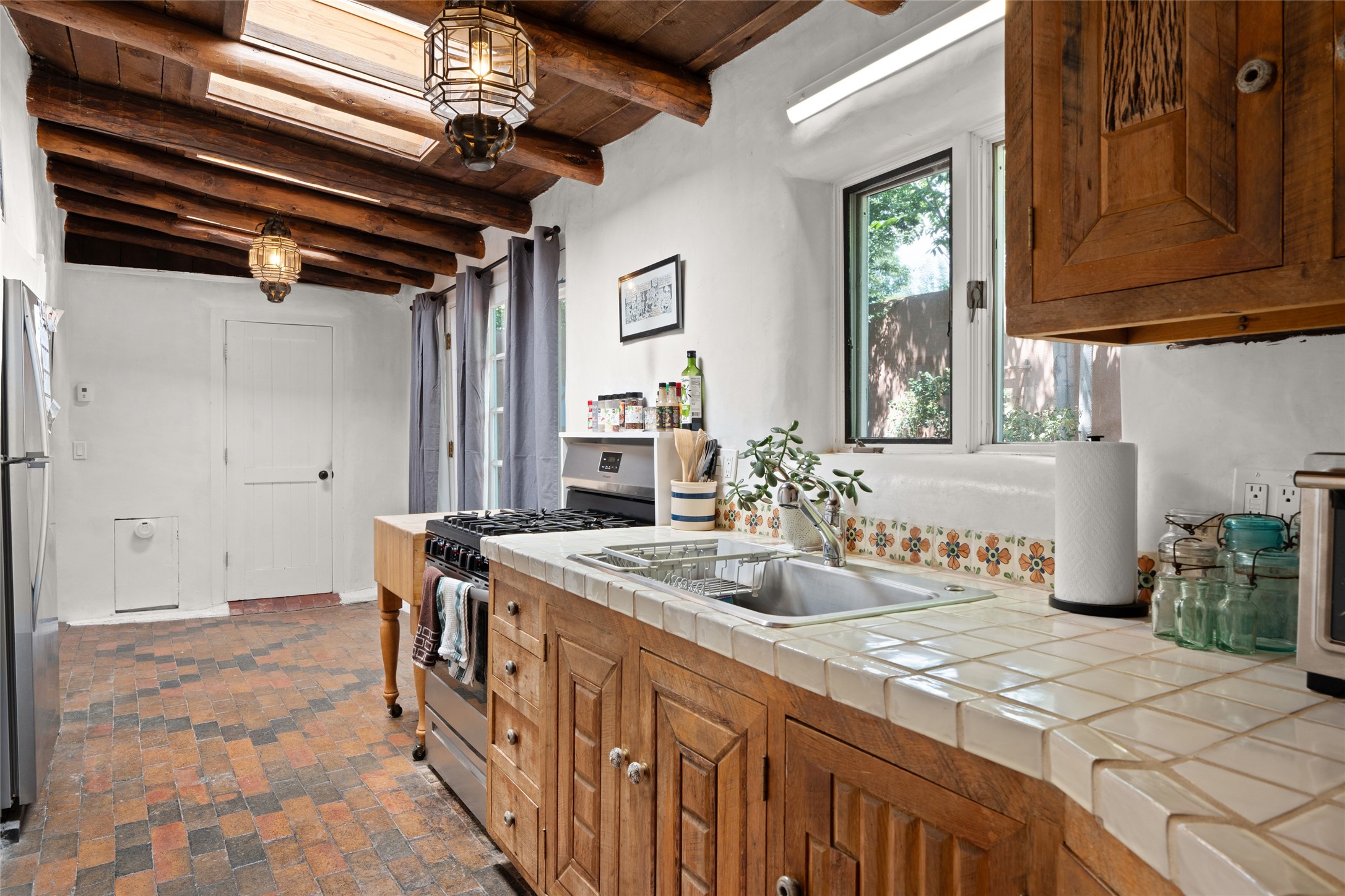  868 E Alameda Street - 物件實景