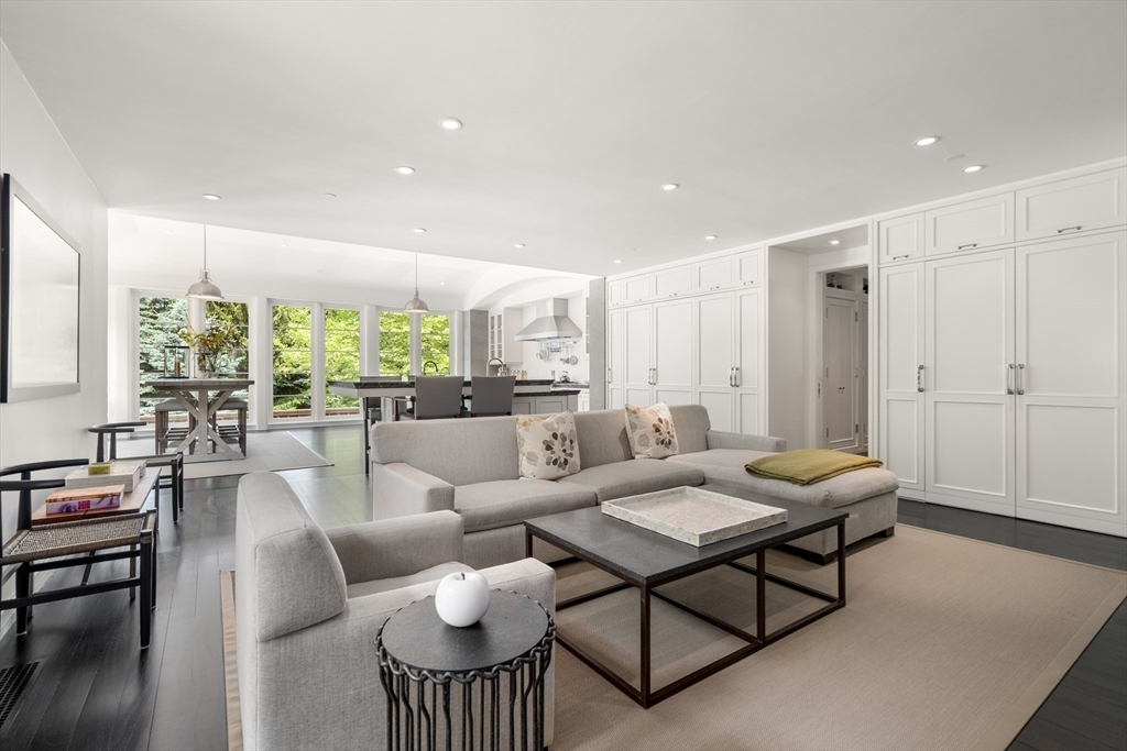 Brookline, Massachusetts, 02467, United States, 7 Bedrooms Bedrooms, ,11 BathroomsBathrooms,Residential,For Sale,1840282