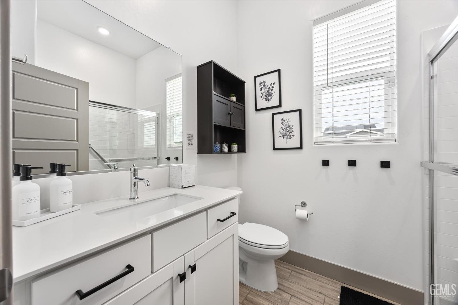Shafter, California, 93263, United States, 4 Bedrooms Bedrooms, ,3 BathroomsBathrooms,Residential,For Sale,1767586