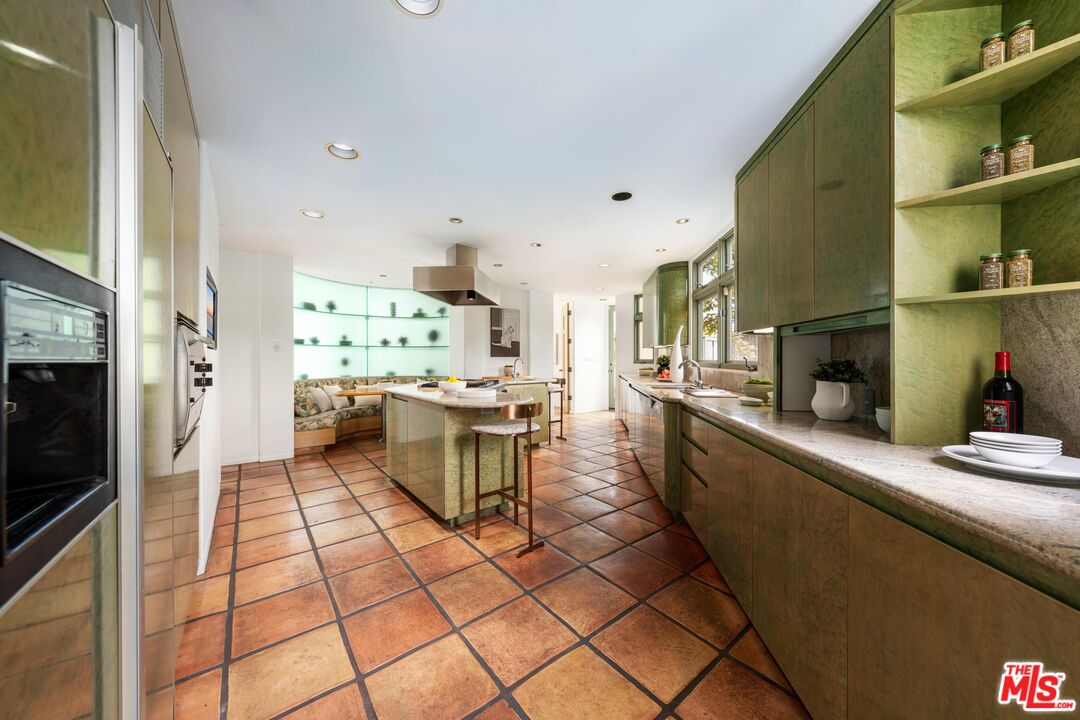Pacific Palisades, California, 90272, United States, 4 Bedrooms Bedrooms, ,2 BathroomsBathrooms,Residential,For Sale,1770890