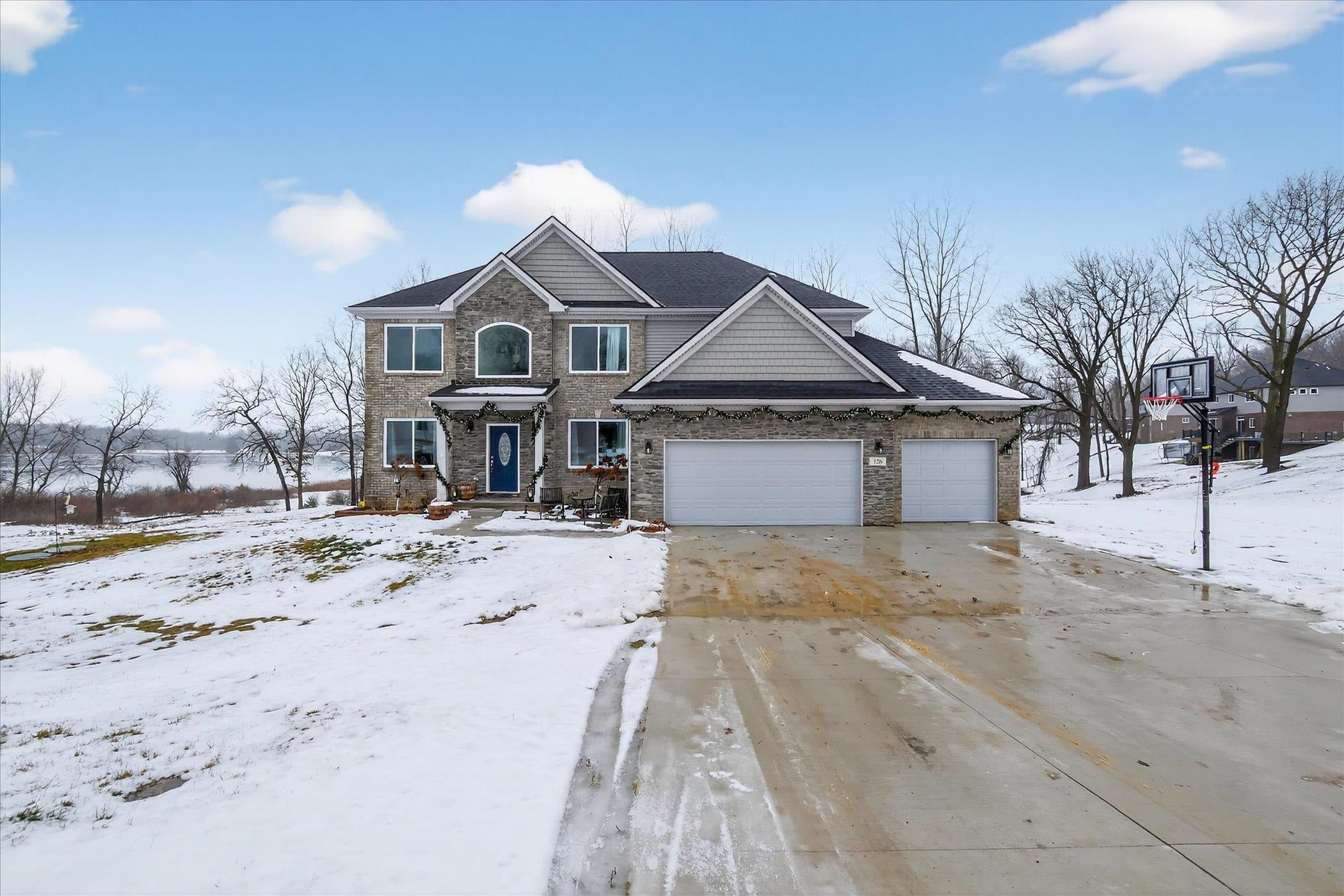 Ortonville, Michigan, 48462, United States, 5 Bedrooms Bedrooms, ,3 BathroomsBathrooms,Residential,For Sale,2008578