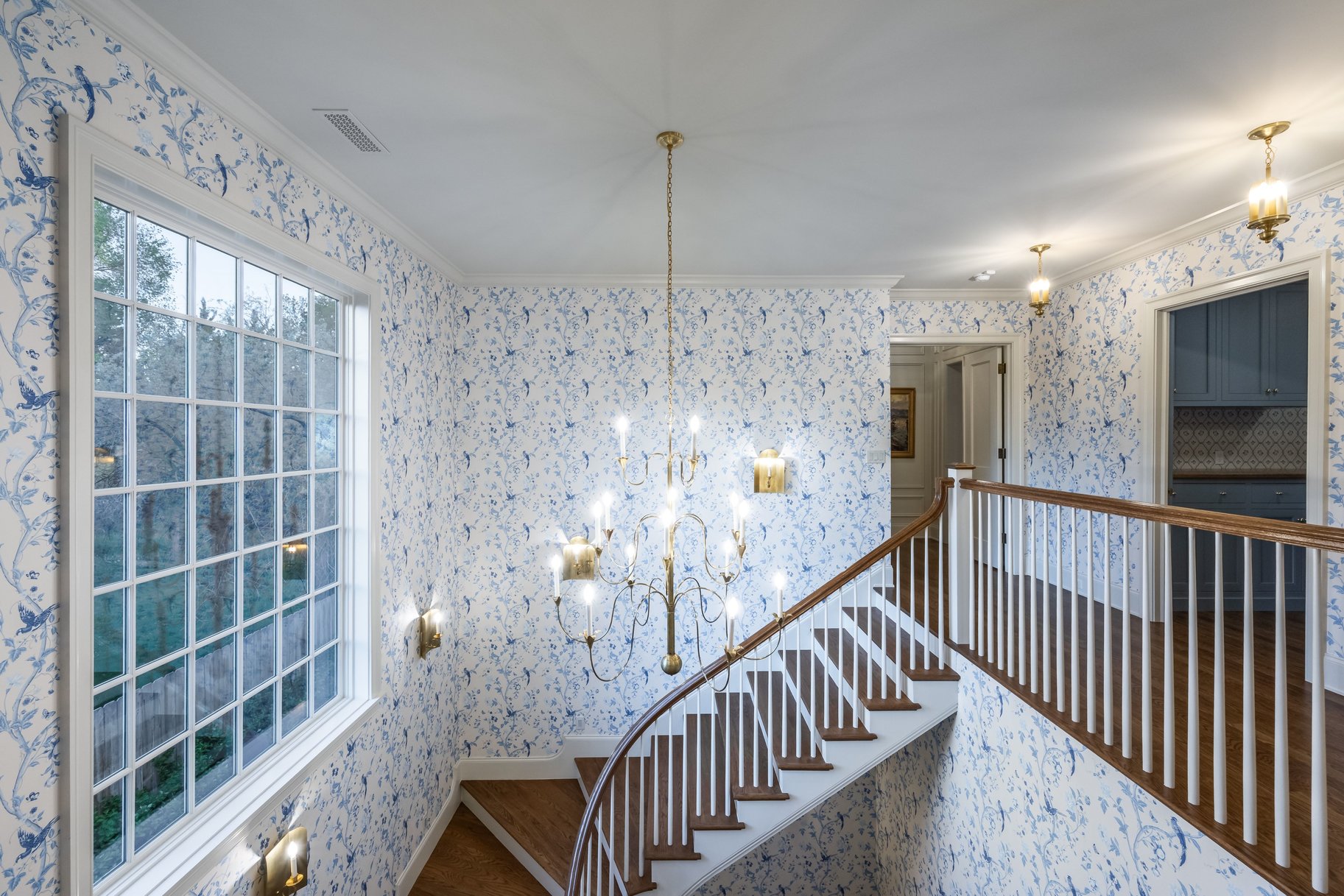  Timeless Colonial Charm Meets Refined Modern Luxury In This Storybook Retreat - 物件實景