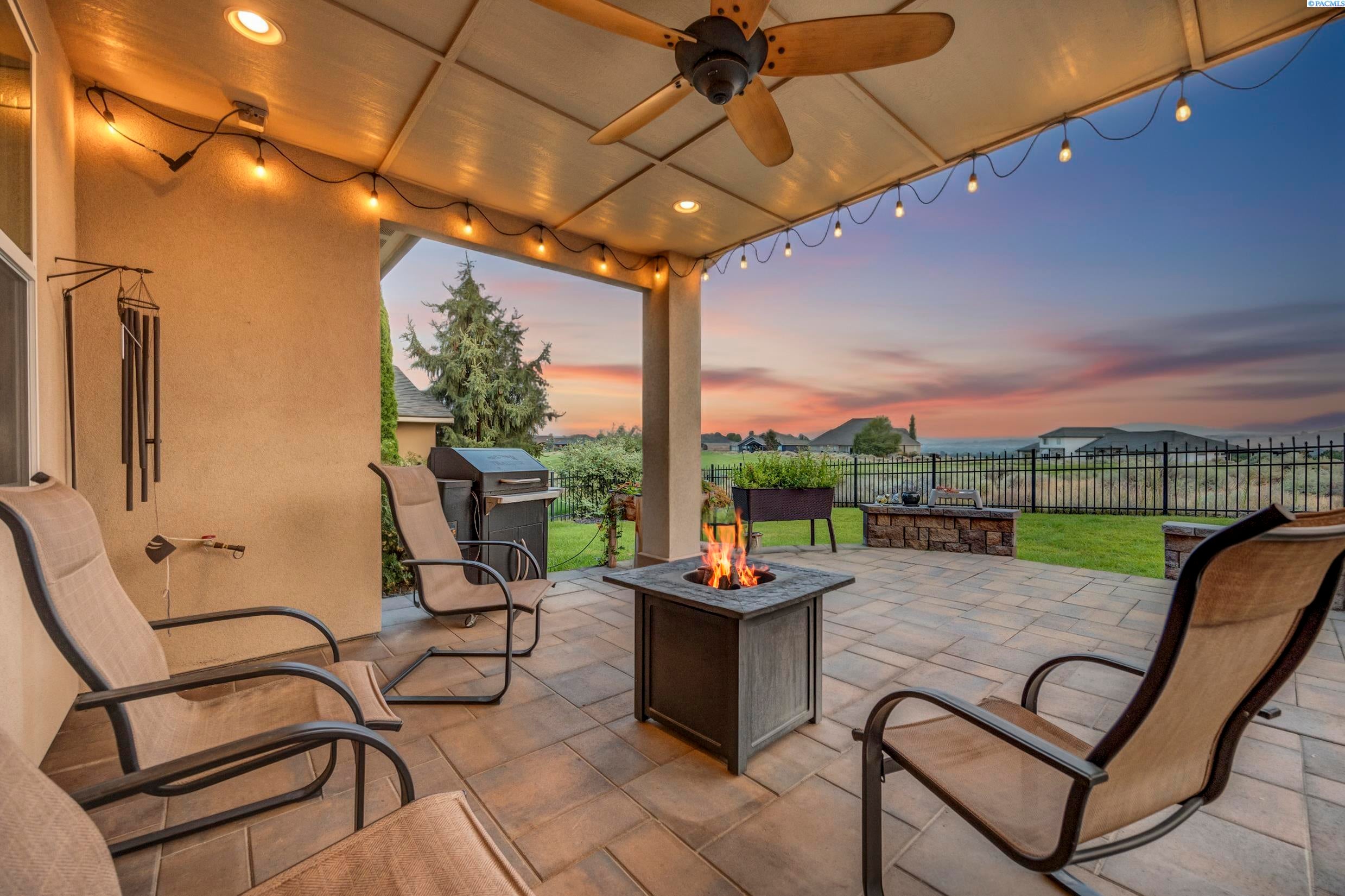 Richland, Washington, 99354, United States, 4 Bedrooms Bedrooms, ,2 BathroomsBathrooms,Residential,For Sale,1981537