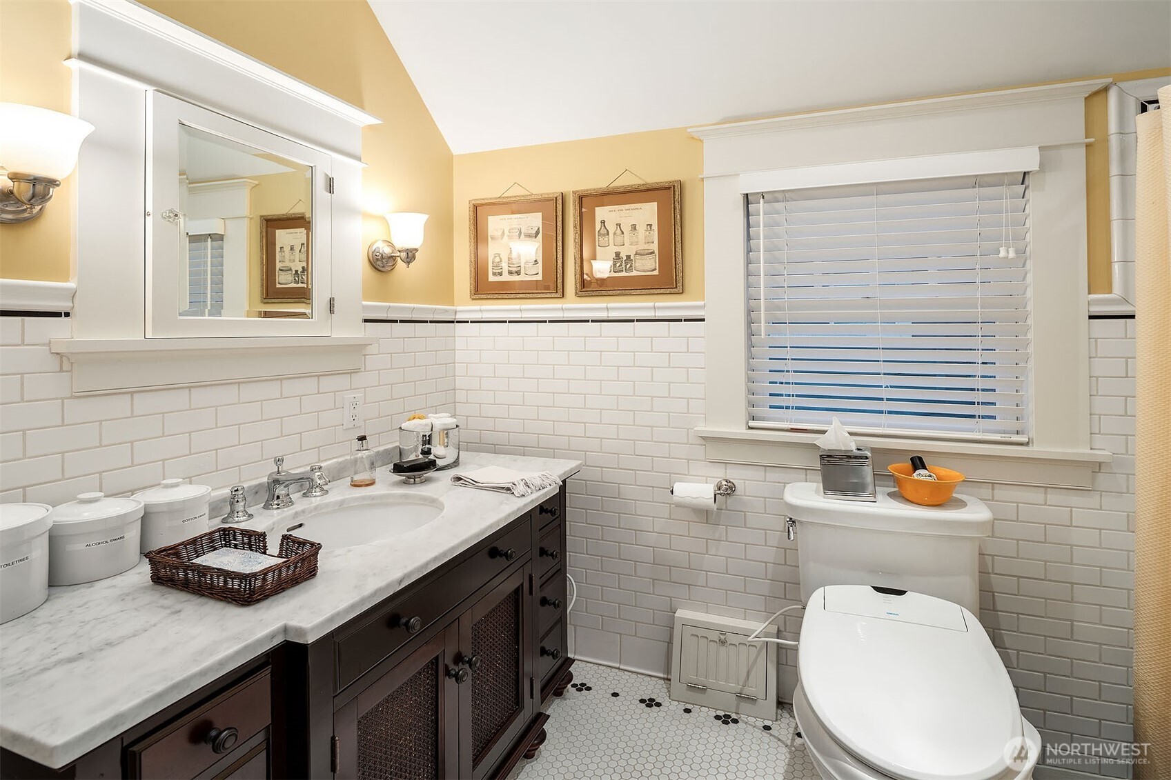 Seattle, Washington, 98119, United States, 4 Bedrooms Bedrooms, ,3 BathroomsBathrooms,Residential,For Sale,1989541