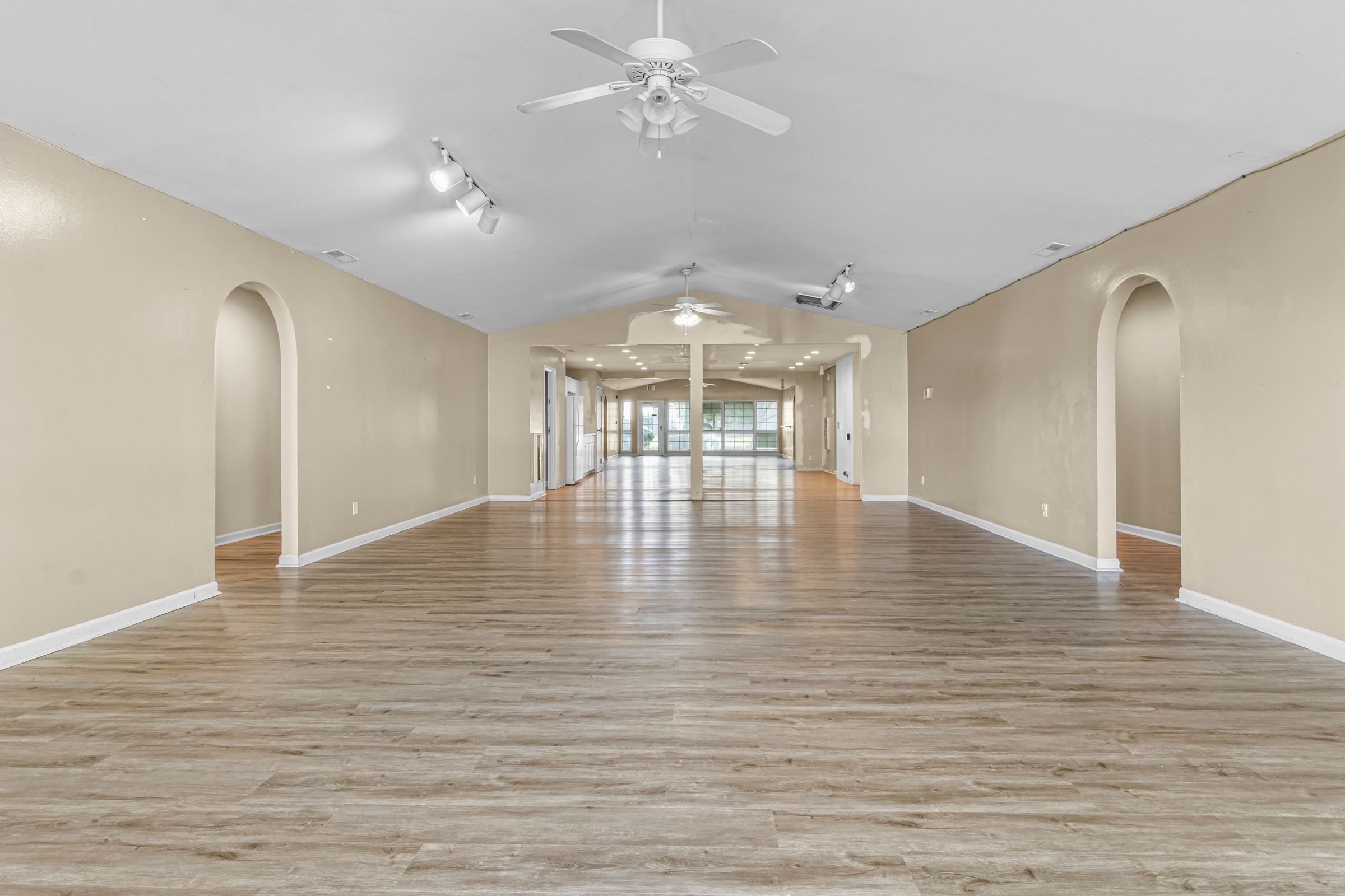 Indianapolis, Indiana, 46240, United States, 14 Bedrooms Bedrooms, ,6 BathroomsBathrooms,Residential,For Sale,1908586