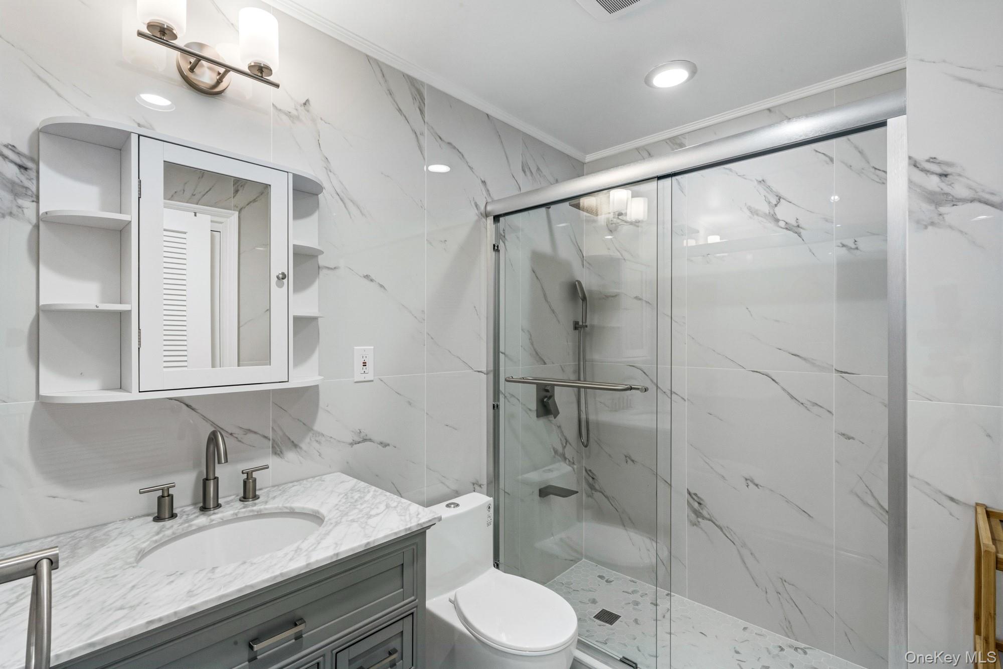  18 Sherwood Lane, Roslyn Heights, NY, 11577 - 物件實景