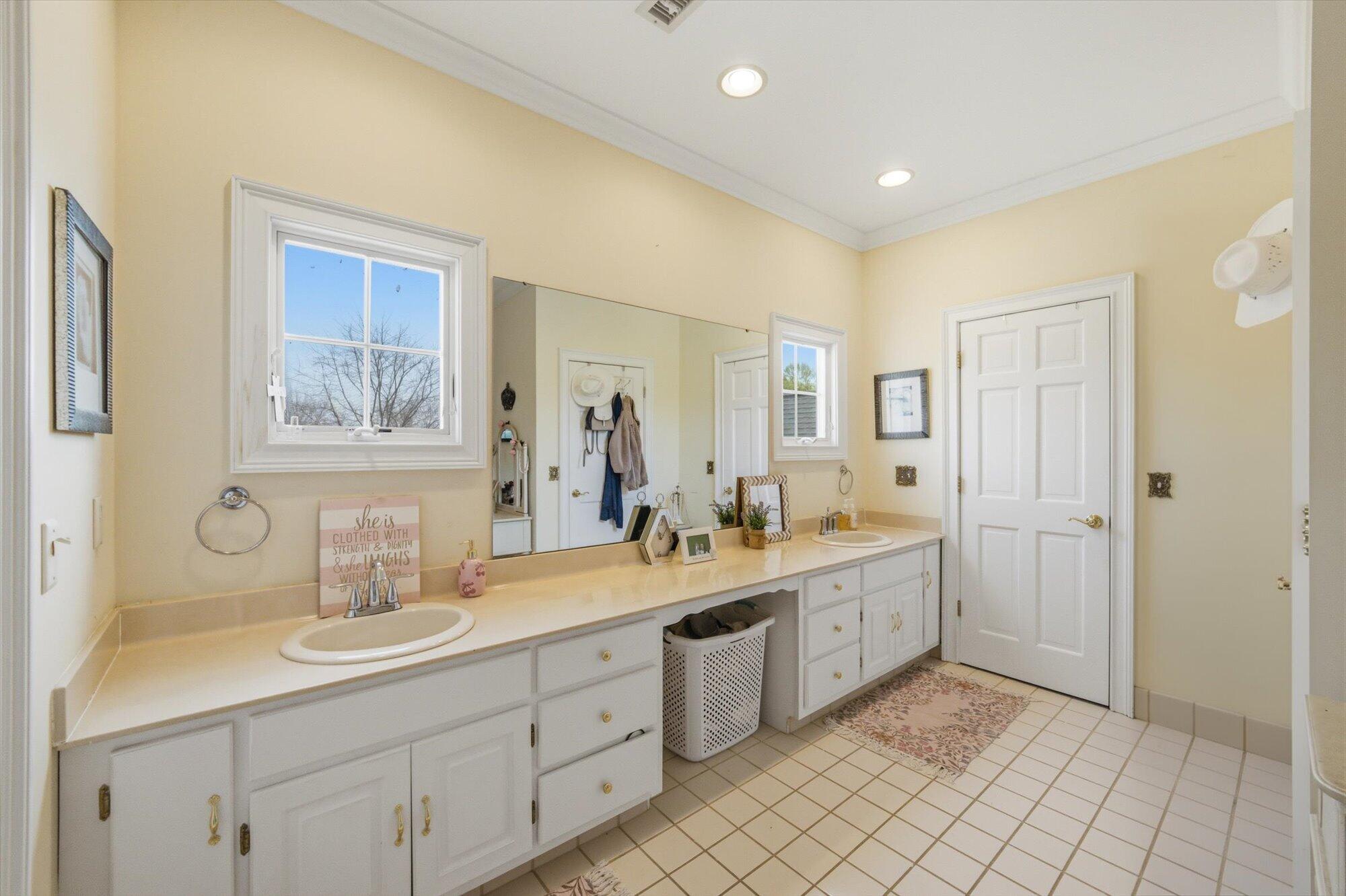 Athens, Tennessee, 37303, United States, 4 Bedrooms Bedrooms, ,4 BathroomsBathrooms,Residential,For Sale,2031458