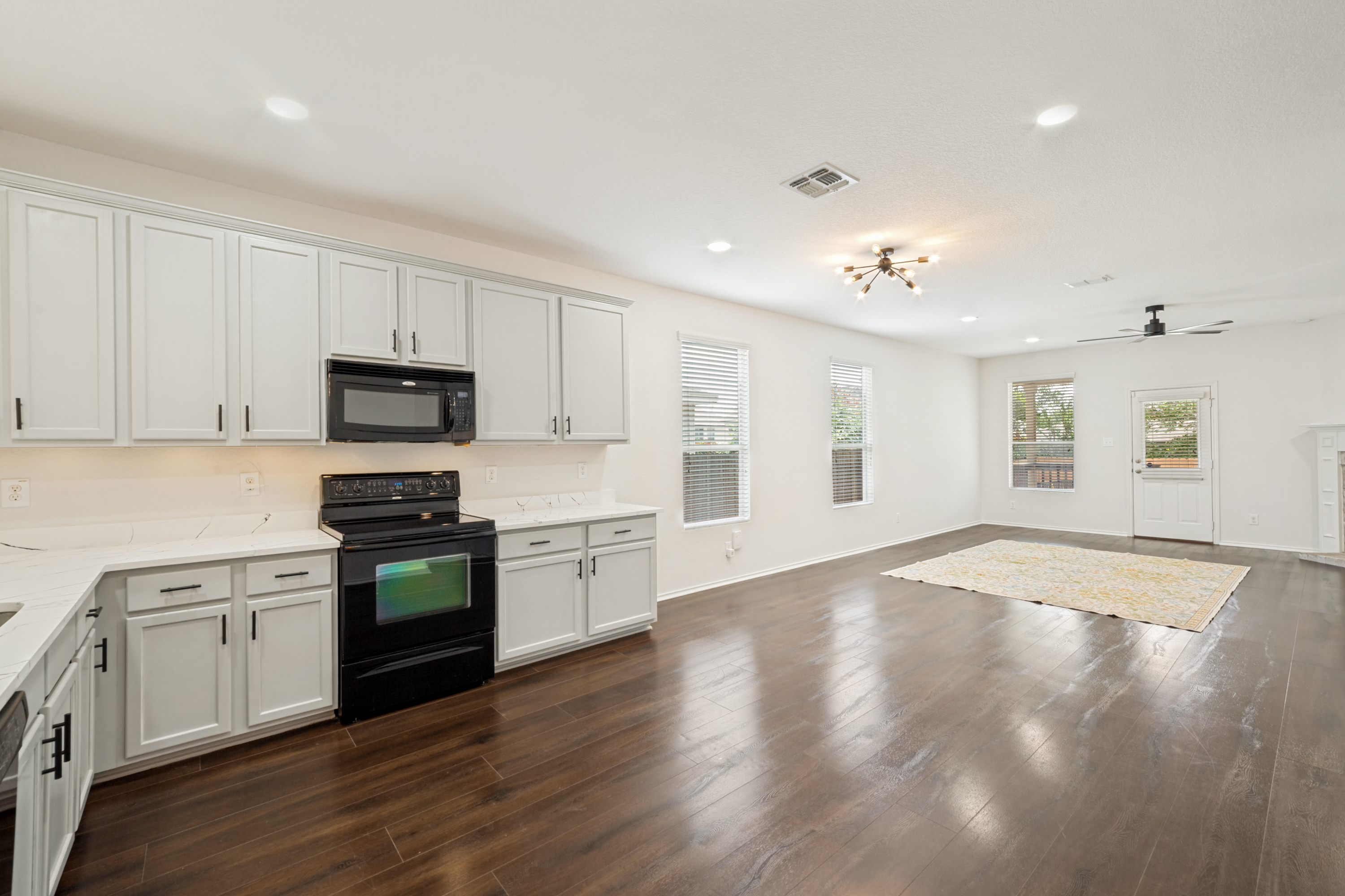  Charming Home with Fireplace and Patio - 物件實景