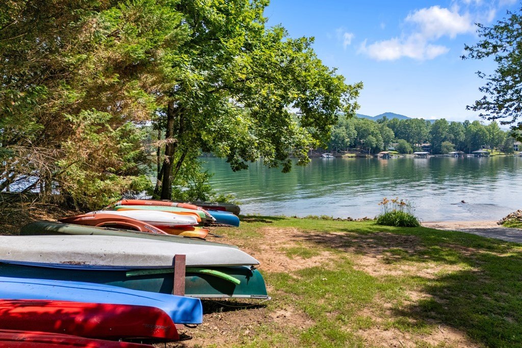 Hayesville, North Carolina, 28904, United States, 4 Bedrooms Bedrooms, ,3 BathroomsBathrooms,Residential,For Sale,1983096