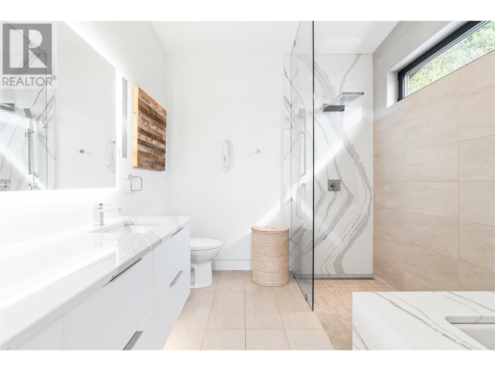 ANGLEMONT, British Columbia, V0E 1M8, CA, 5 Bedrooms Bedrooms, ,3 BathroomsBathrooms,Residential,For Sale,1836909