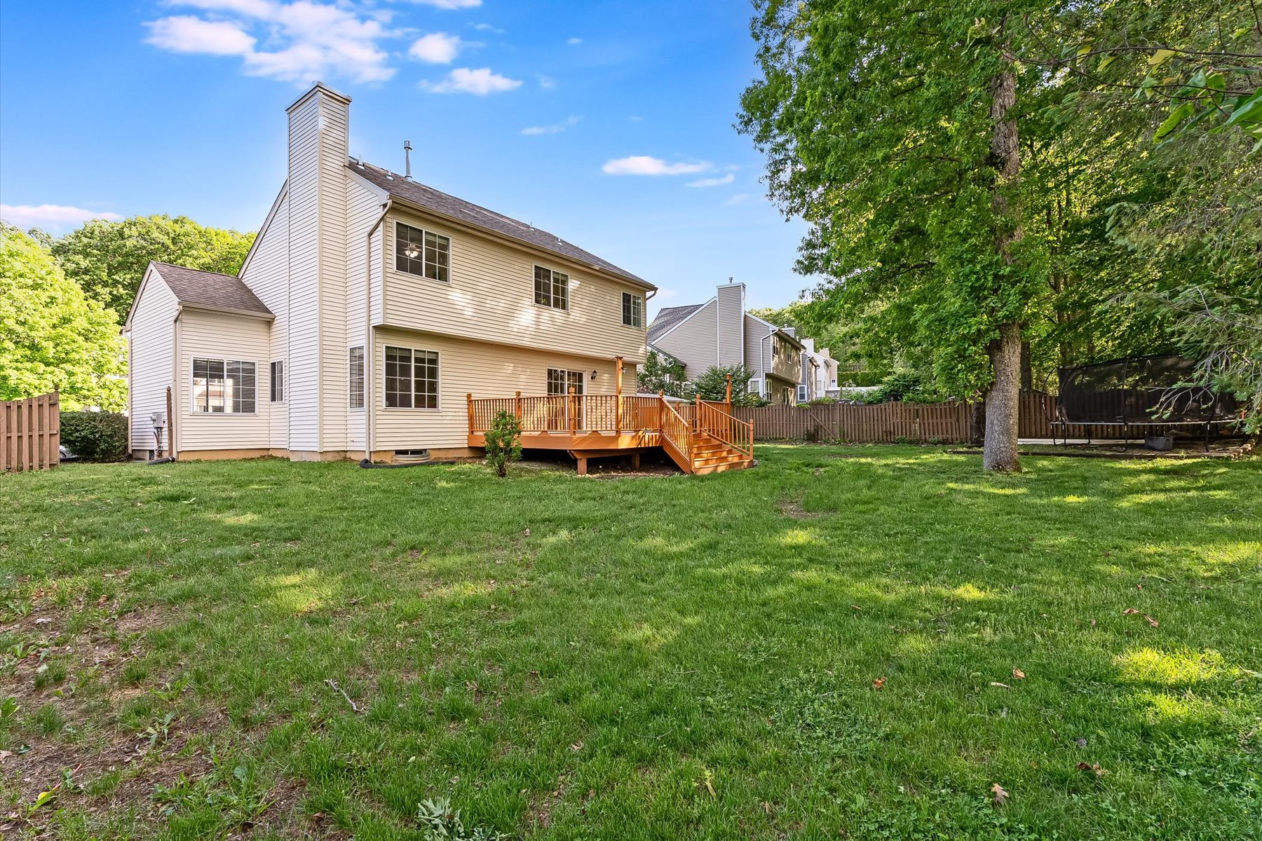 ?Country Oaks? Colonial Home Provides Comfort and Space in a Great Location - 物件實景
