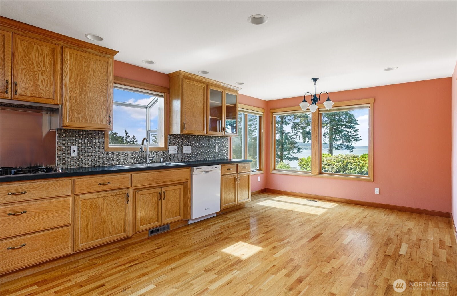 Oak Harbor, Washington, 98277, United States, 3 Bedrooms Bedrooms, ,1 BathroomBathrooms,Residential,For Sale,1868219