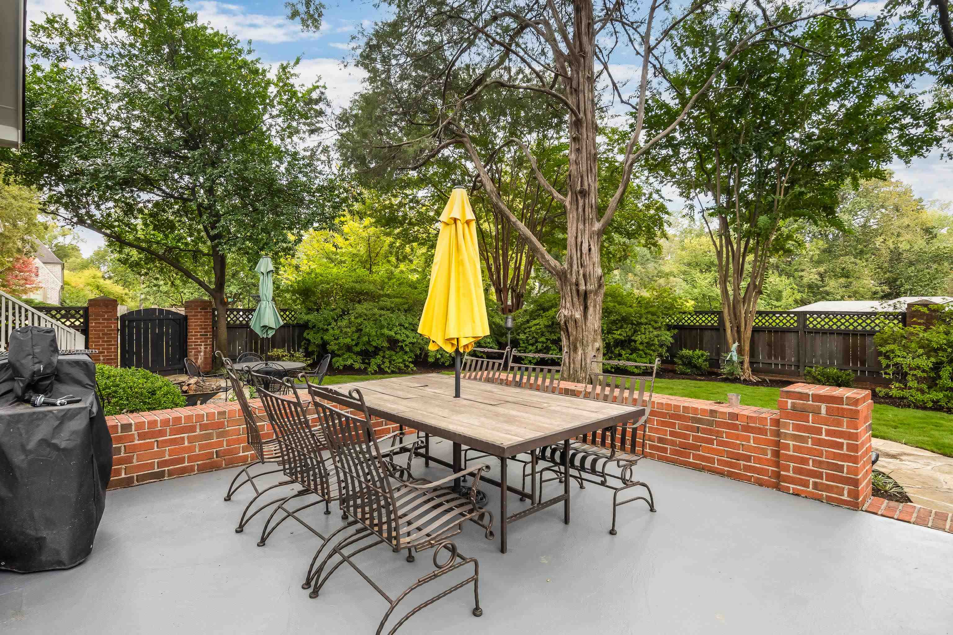 Memphis, Tennessee, 38117, United States, 4 Bedrooms Bedrooms, ,3 BathroomsBathrooms,Residential,For Sale,1972441