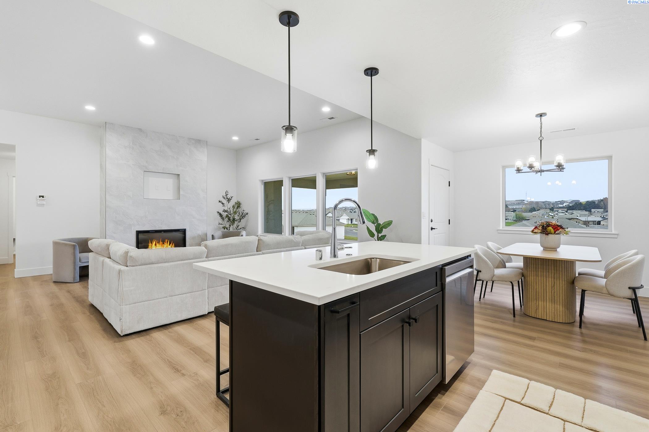 Kennewick, Washington, 99338, United States, 3 Bedrooms Bedrooms, ,2 BathroomsBathrooms,Residential,For Sale,2000655