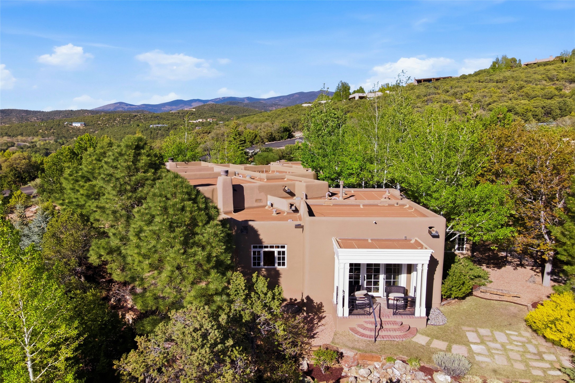  1145 S. Summit Ridge - 物件實景