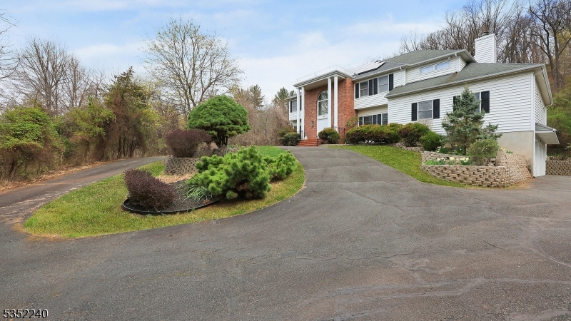 Bridgewater Twp., New Jersey, 07920, United States, 5 Bedrooms Bedrooms, ,4 BathroomsBathrooms,Residential,For Sale,1784085