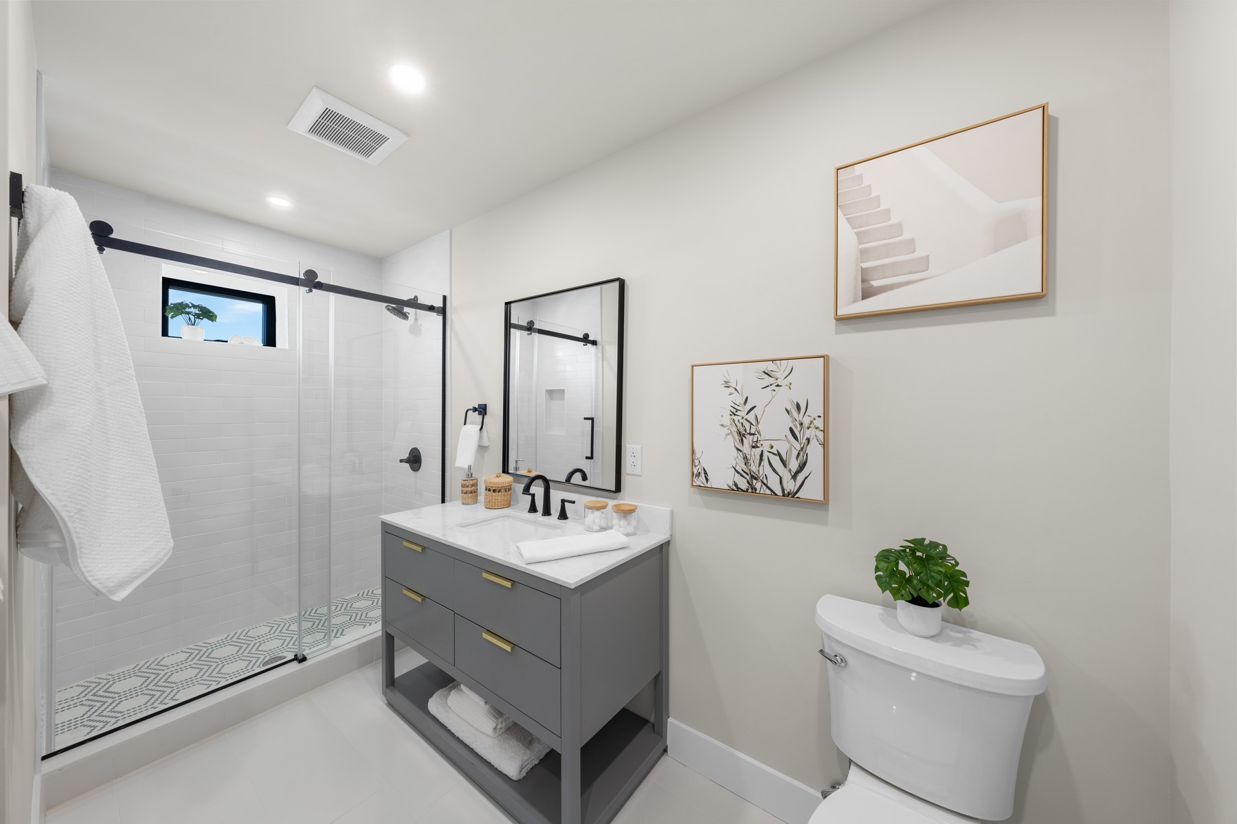  323 E Oak Avenue #101 - 物件實景