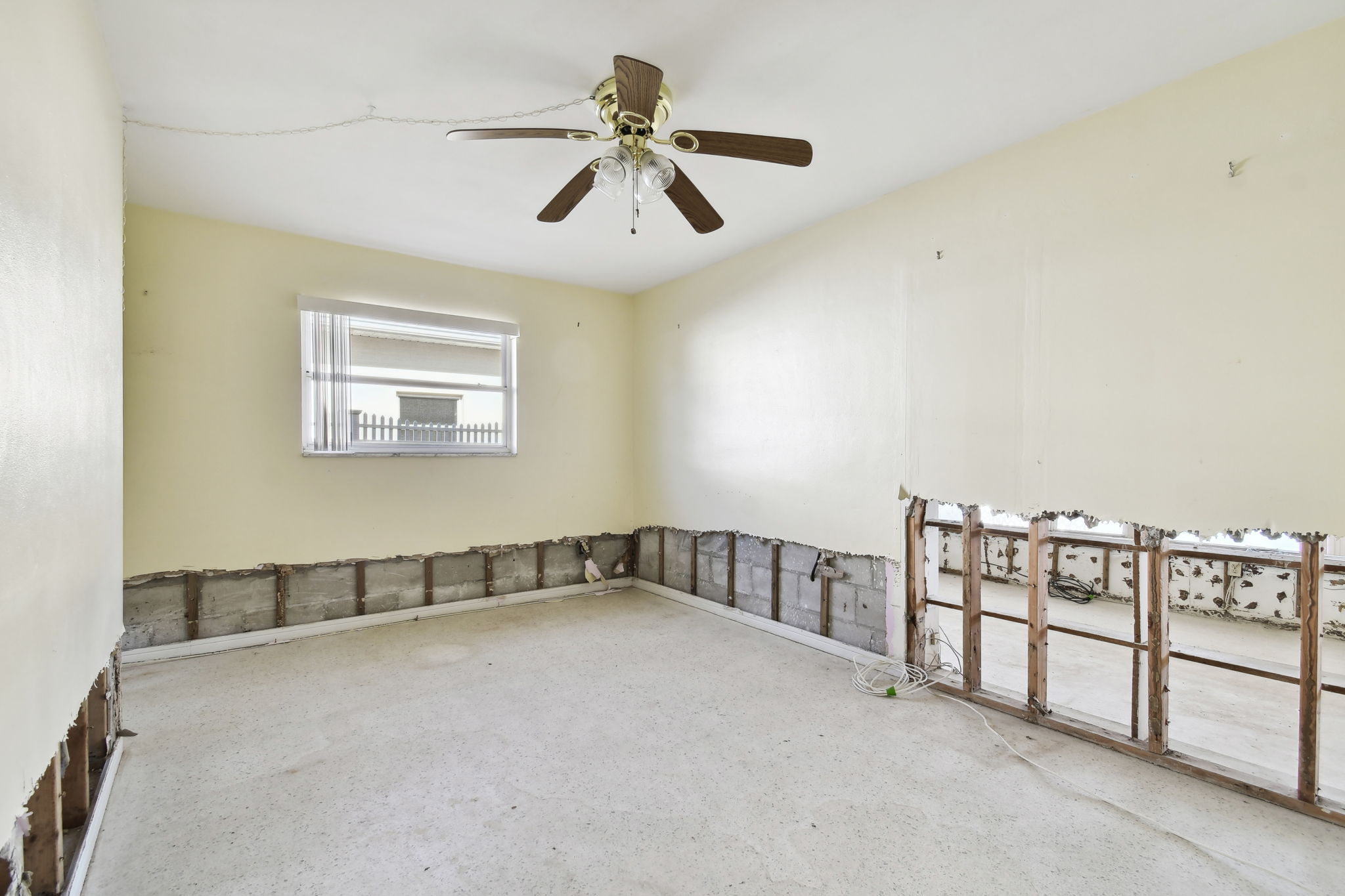 Madeira Beach, Florida, 33708, United States, 3 Bedrooms Bedrooms, ,2 BathroomsBathrooms,Residential,For Sale,1943278