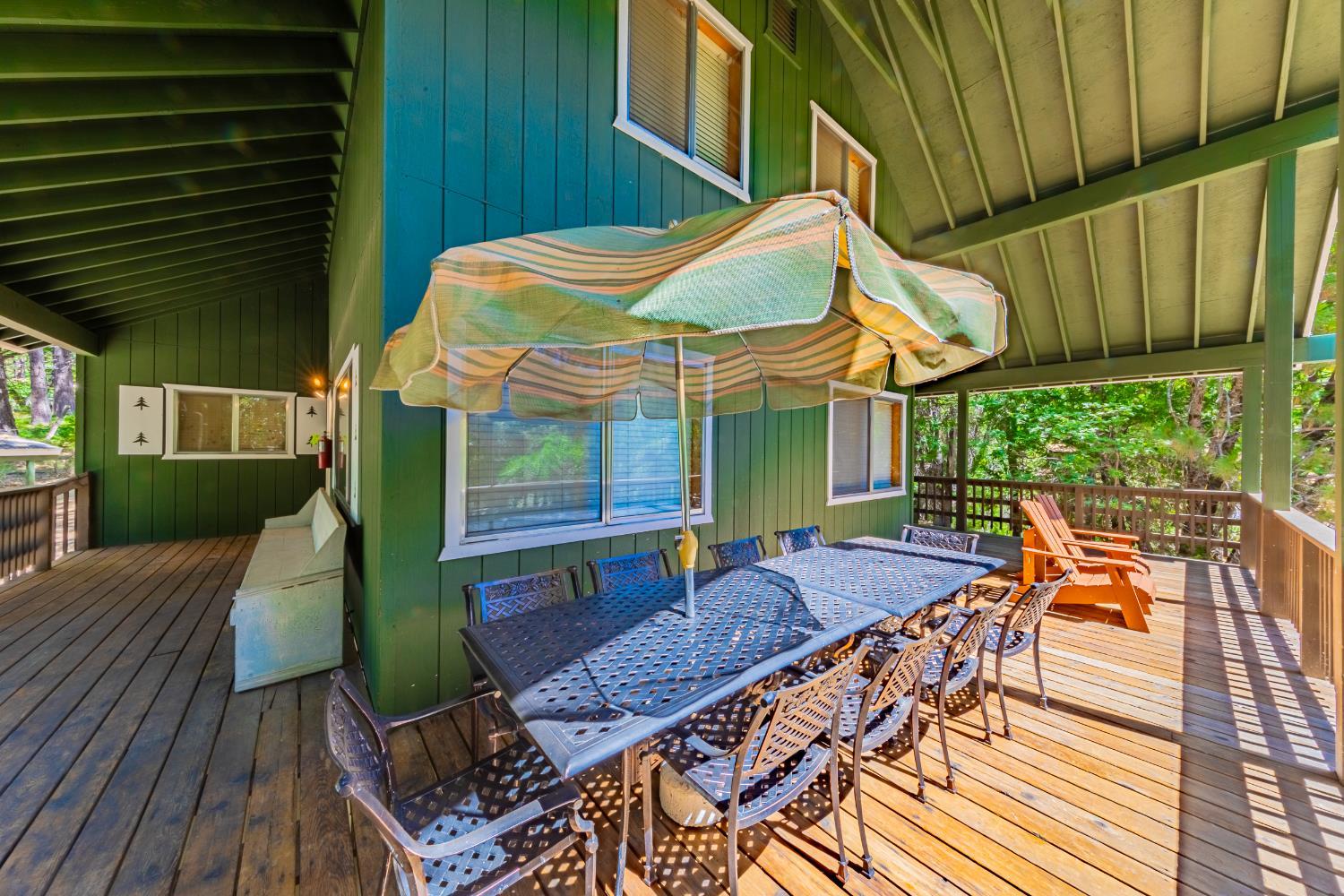 Yosemite, California, 95389, United States, 5 Bedrooms Bedrooms, ,4 BathroomsBathrooms,Residential,For Sale,1975650