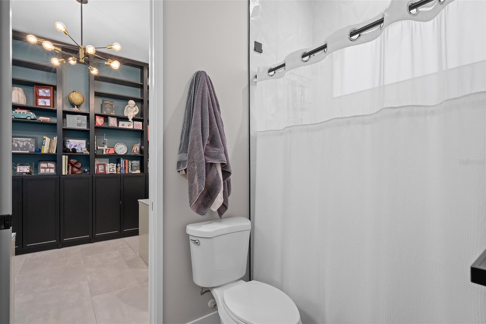 ORLANDO, Florida, 32806, United States, 4 Bedrooms Bedrooms, ,3 BathroomsBathrooms,Residential,For Sale,1978937