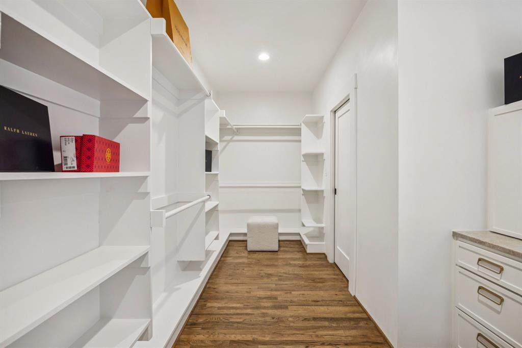 Dallas, Texas, 75211, United States, 4 Bedrooms Bedrooms, ,3 BathroomsBathrooms,Residential,For Sale,1988260