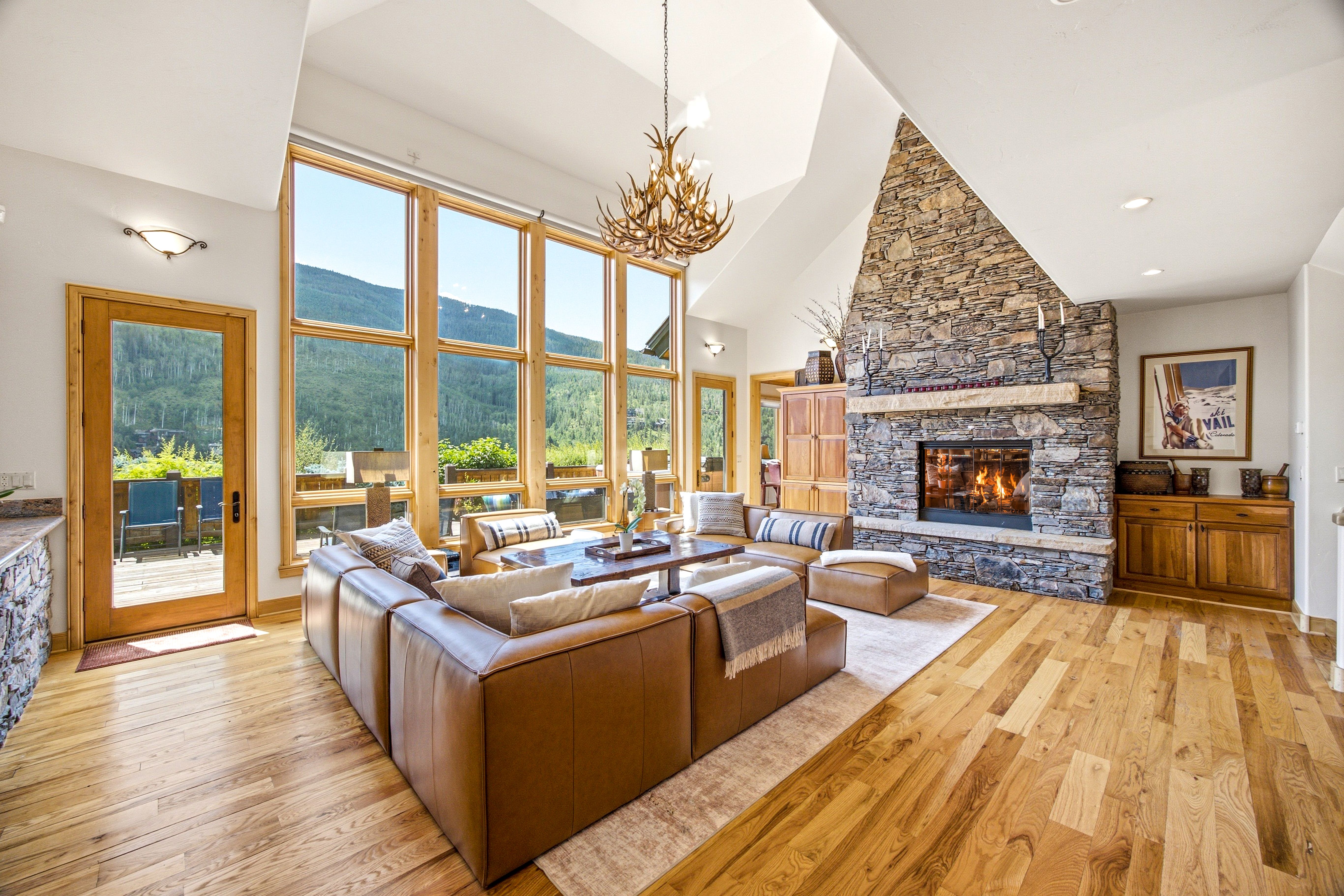  Custom-built, Single-family Home in the Exclusive Grand Traverse Neighborhood - 物件實景