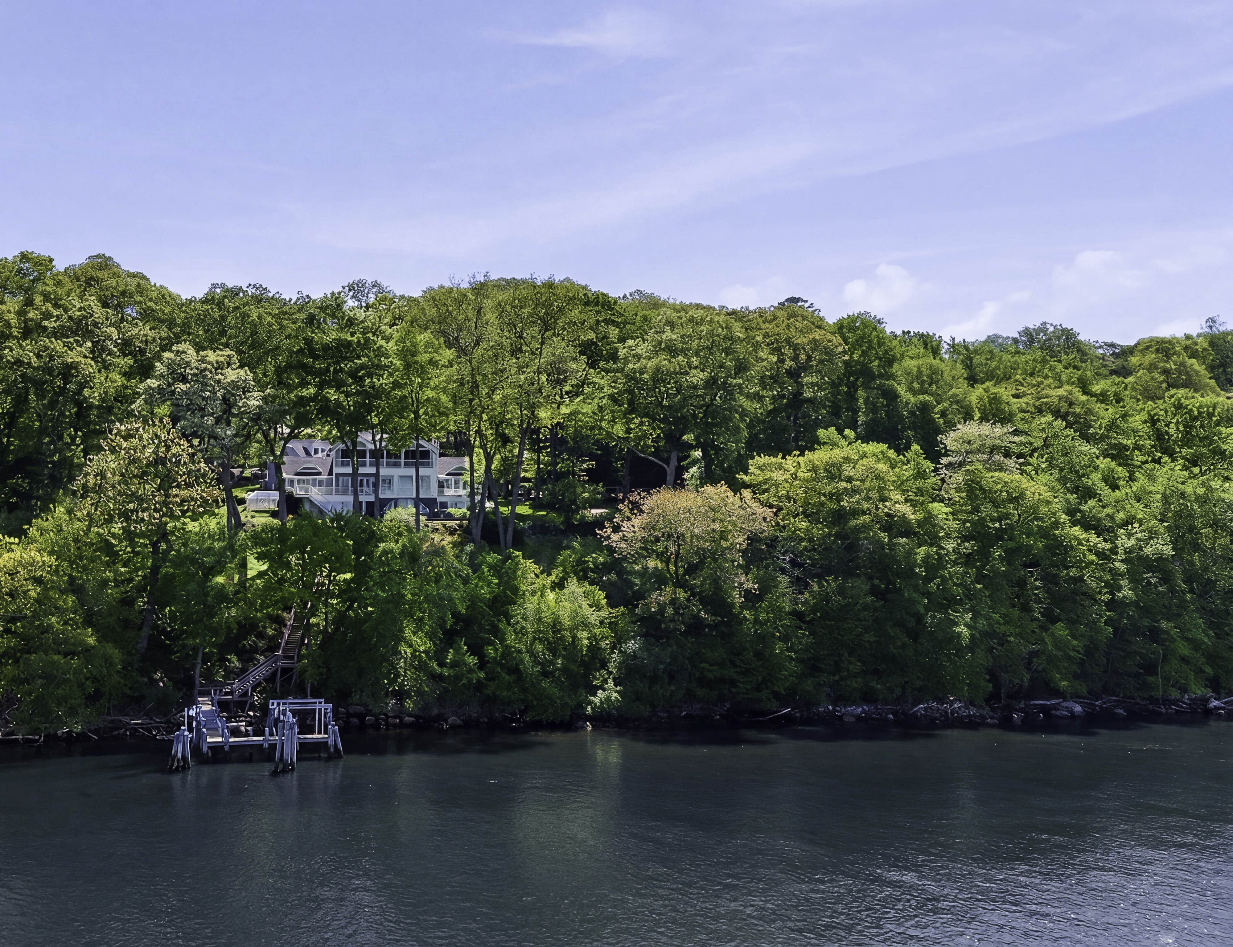  Extraordinary Waterfront Compound Offers Luxury Coastal Living - 物件實景