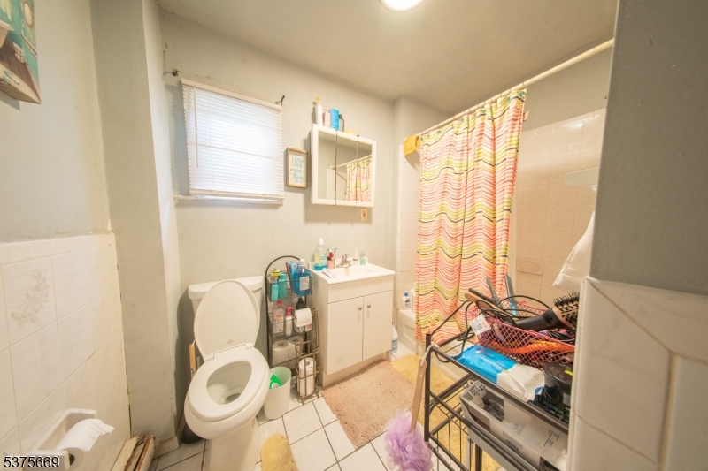 Paterson City, New Jersey, 07524, United States, 7 Bedrooms Bedrooms, ,3 BathroomsBathrooms,Residential,For Sale,1906388