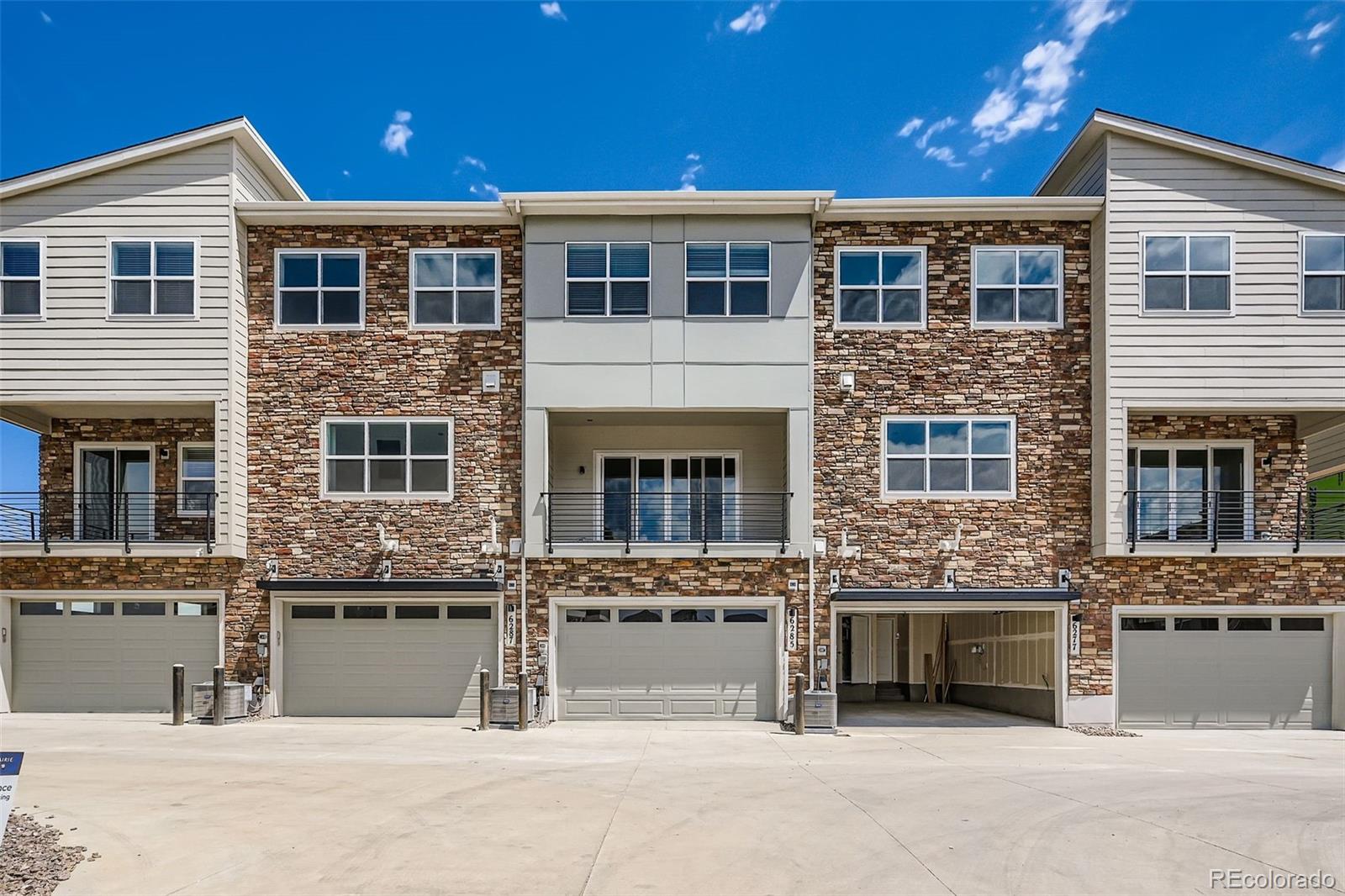 Aurora, Colorado, 80019, United States, 4 Bedrooms Bedrooms, ,3 BathroomsBathrooms,Residential,For Sale,1958574