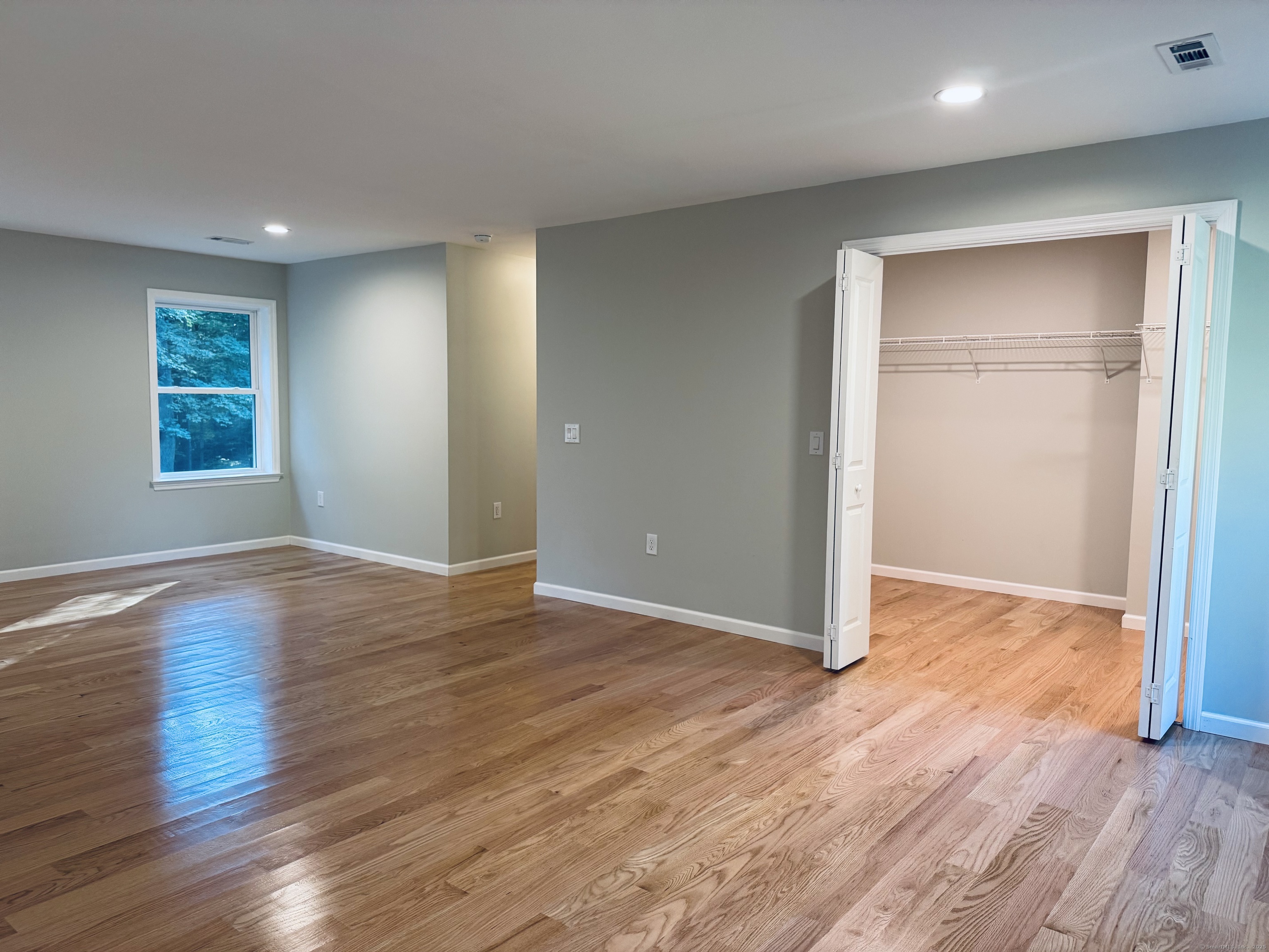 Newtown, Connecticut, 06482, United States, 4 Bedrooms Bedrooms, ,4 BathroomsBathrooms,Residential,For Sale,1917666