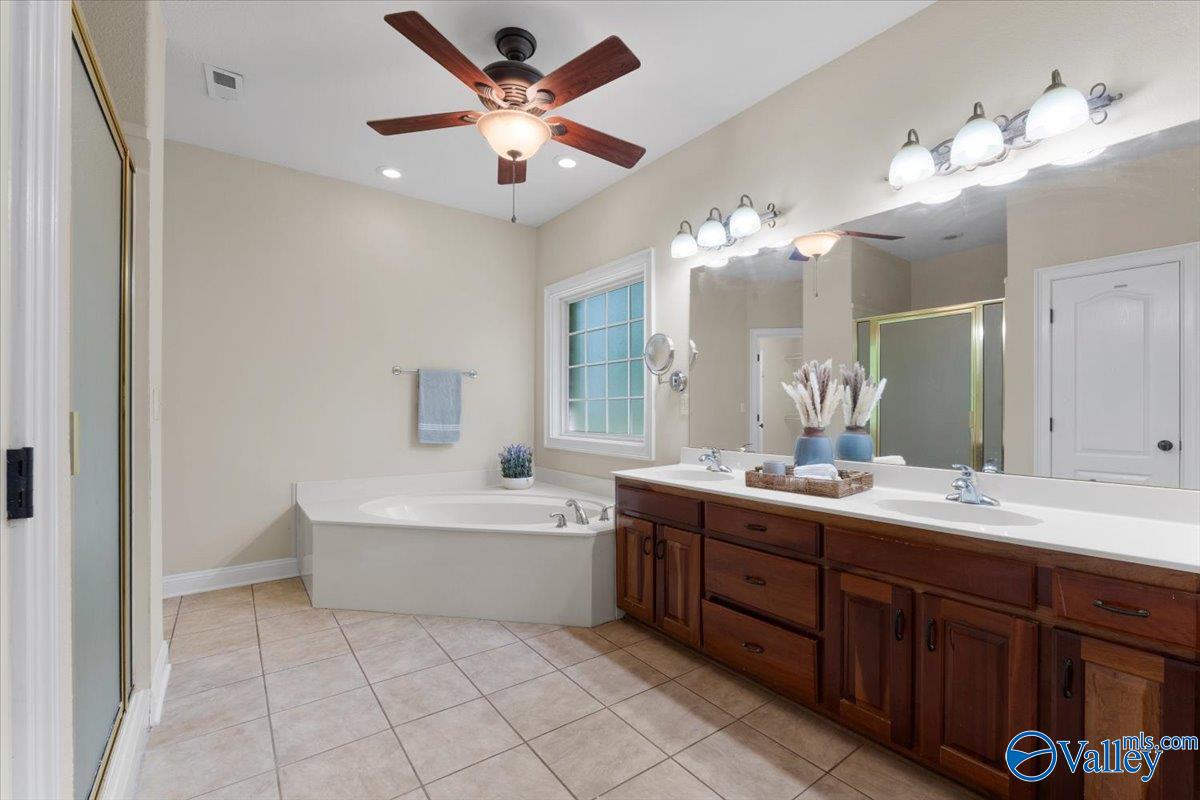 Hazel Green, Alabama, 35750, United States, 5 Bedrooms Bedrooms, ,4 BathroomsBathrooms,Residential,For Sale,1846923