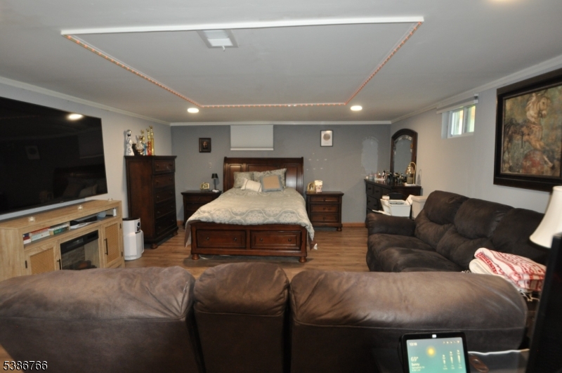 Burlington, Springfield Township`, New Jersey, 07081, United States, 4 Bedrooms Bedrooms, ,3 BathroomsBathrooms,Residential,For Sale,1979460