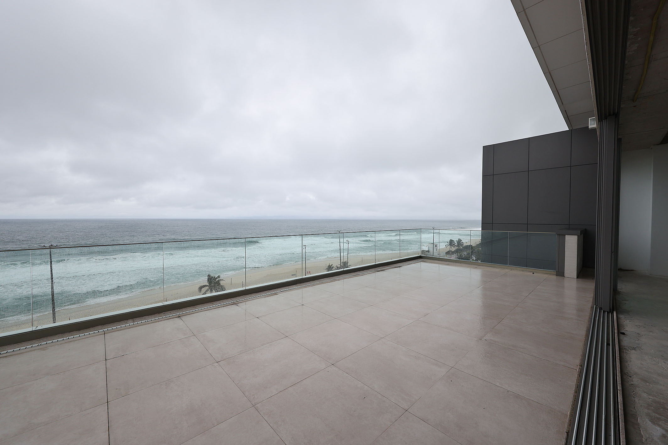  Linear Oceanfront Penthouse with Panoramic Views and Custom Potential - 物件實景