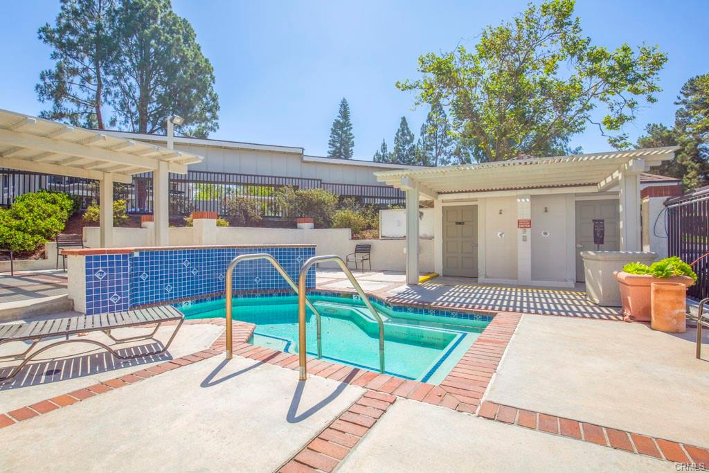 Lake Forest, California, 92630, United States, 2 Bedrooms Bedrooms, ,2 BathroomsBathrooms,Residential,For Sale,1944905