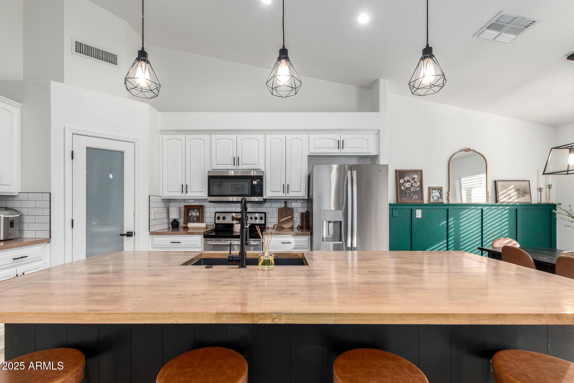 Peoria, Arizona, 85382, United States, 3 Bedrooms Bedrooms, ,2 BathroomsBathrooms,Residential,For Sale,2006297