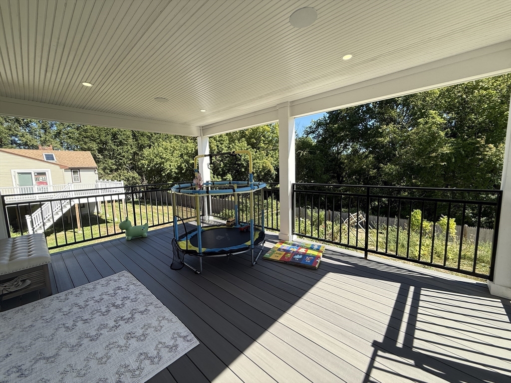 Norwood, Massachusetts, 02062, United States, 4 Bedrooms Bedrooms, ,3 BathroomsBathrooms,Residential,For Sale,1941019