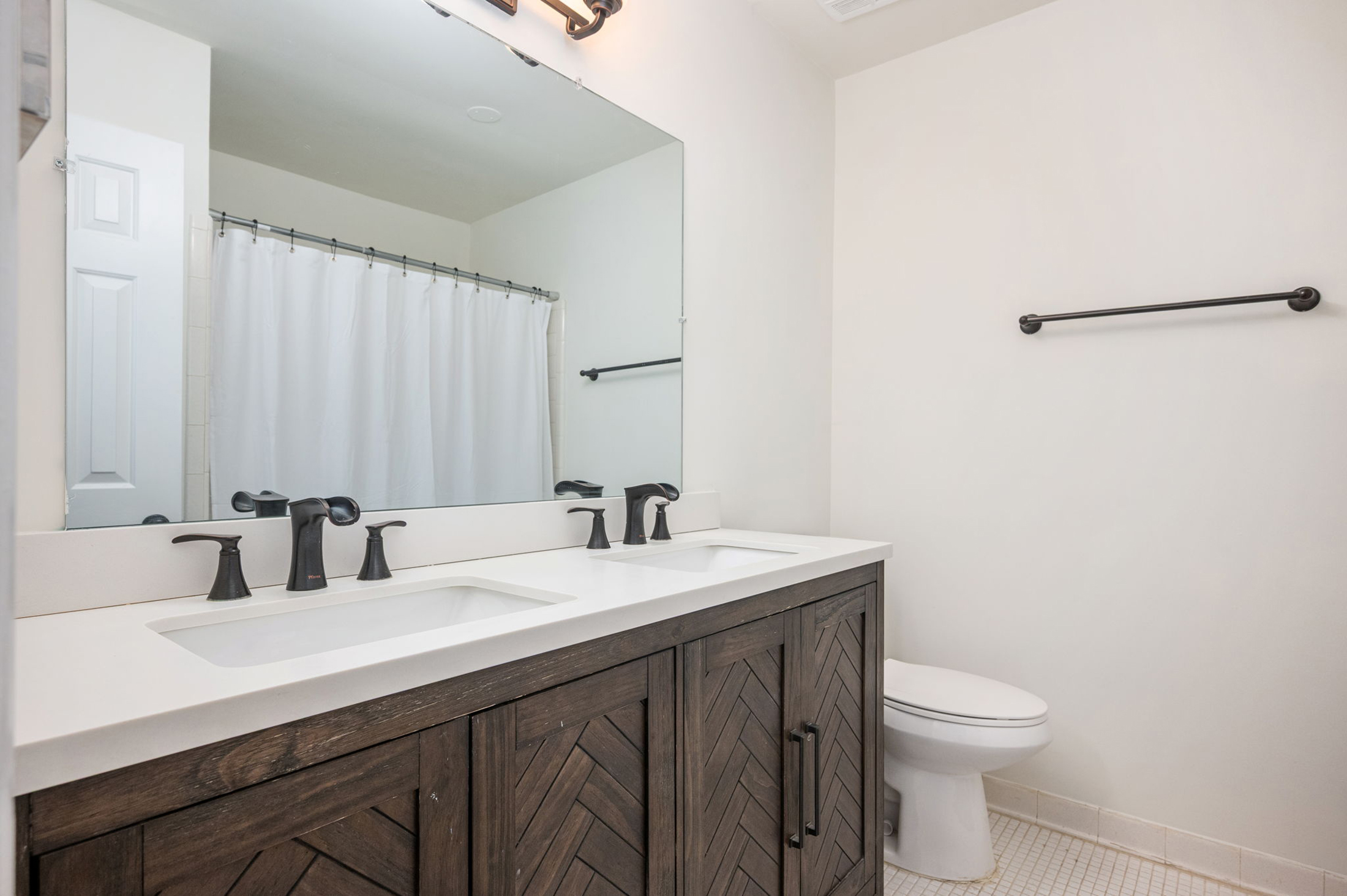 Beautifully Maintained Brick Townhome in Gated Community in Decatur - 物件實景