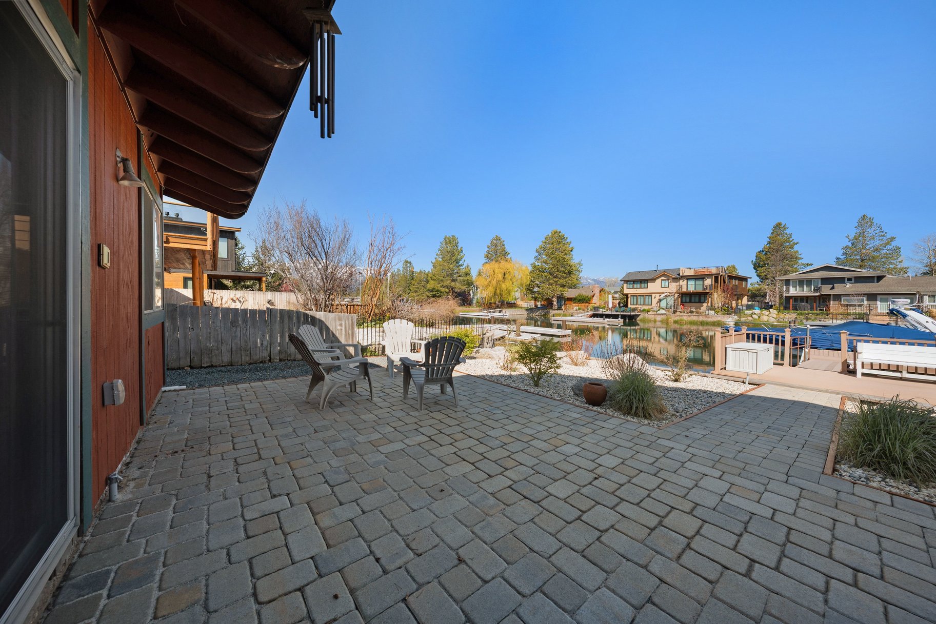 Backyard entertaining at it