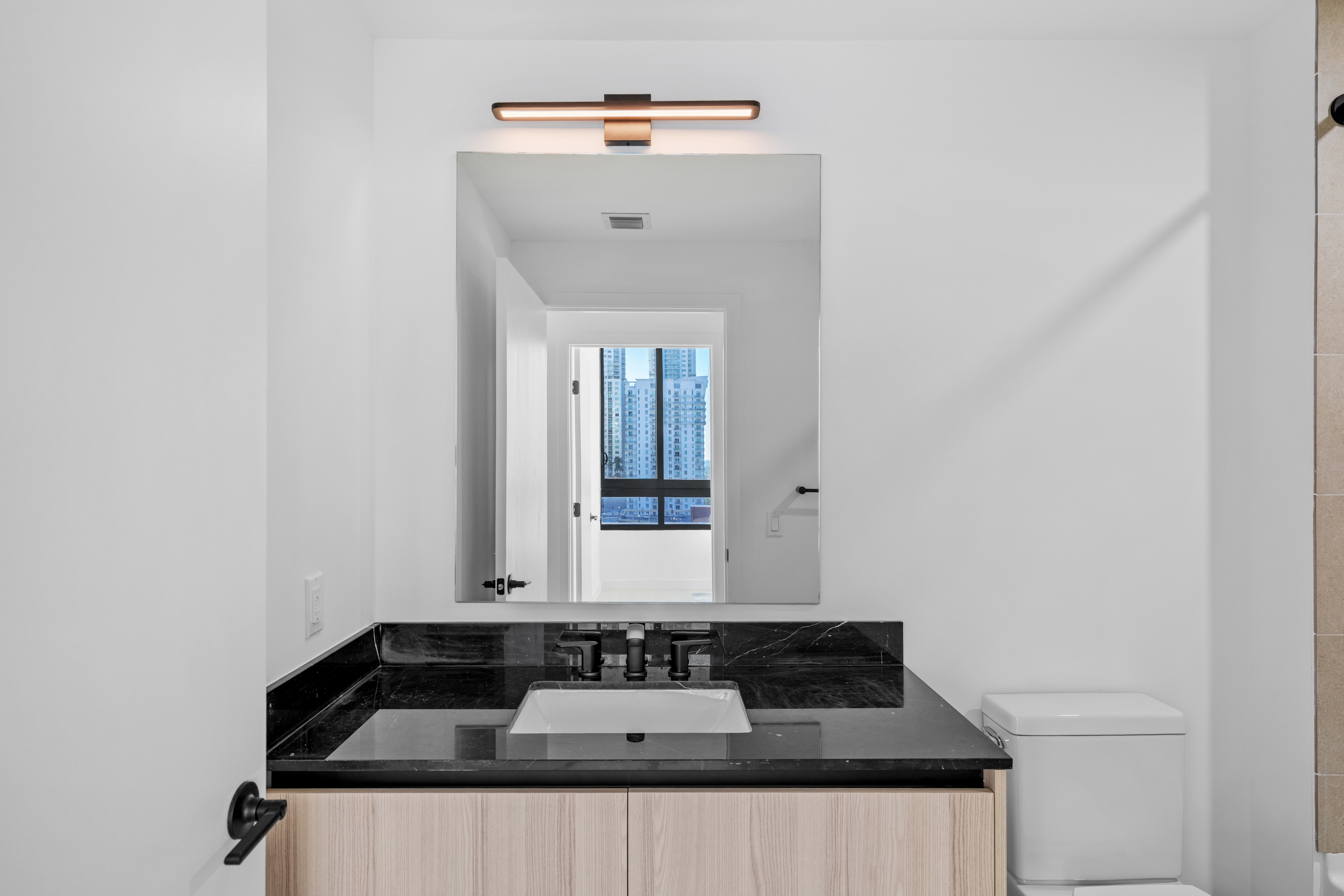  225 N Miami Ave, Miami, FL, 33132 - 物件實景
